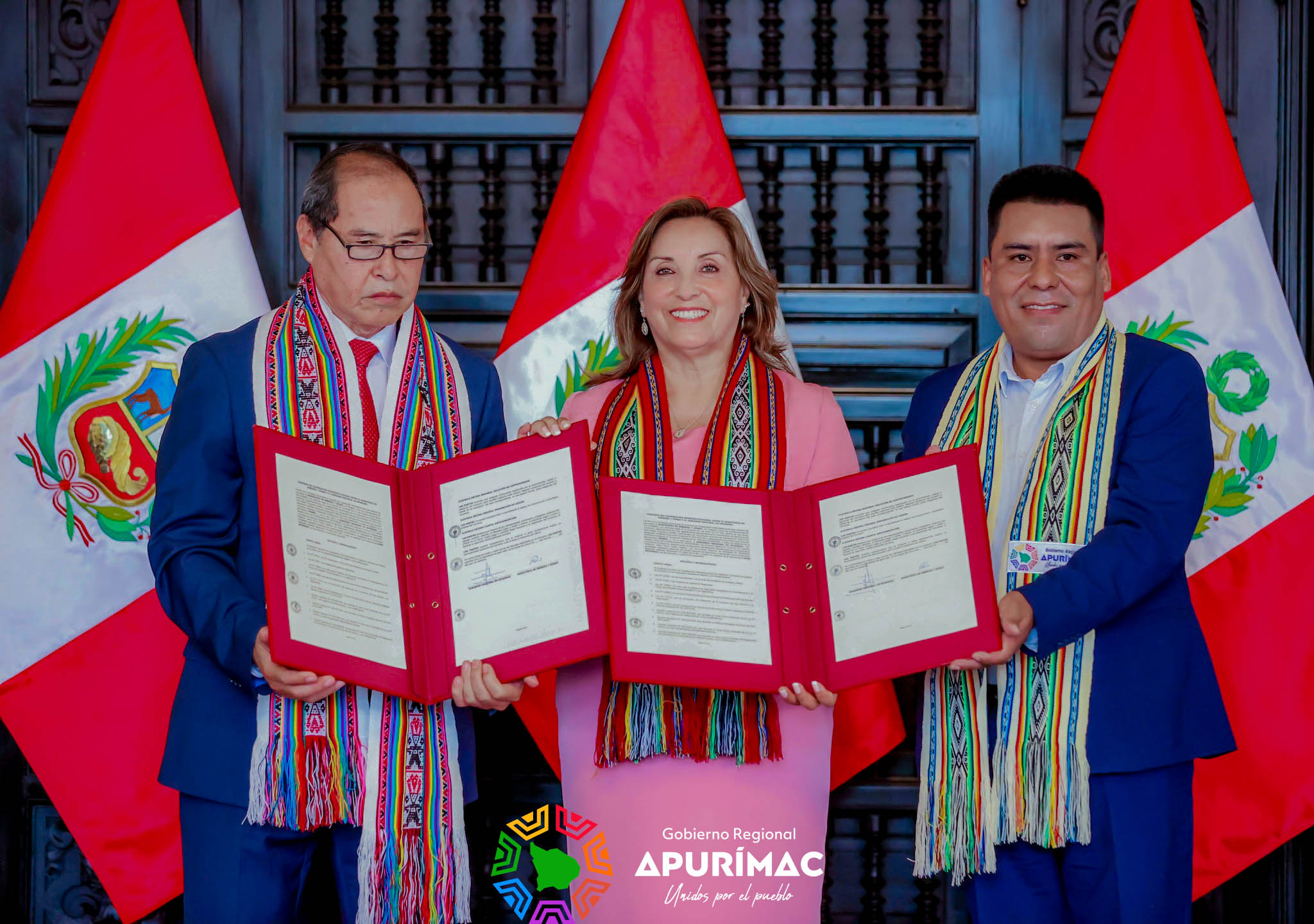 Presidenta de la república, gobernador regional de Apurímac y Viceministro de Energía y Minas firman convenio de masificación del gas