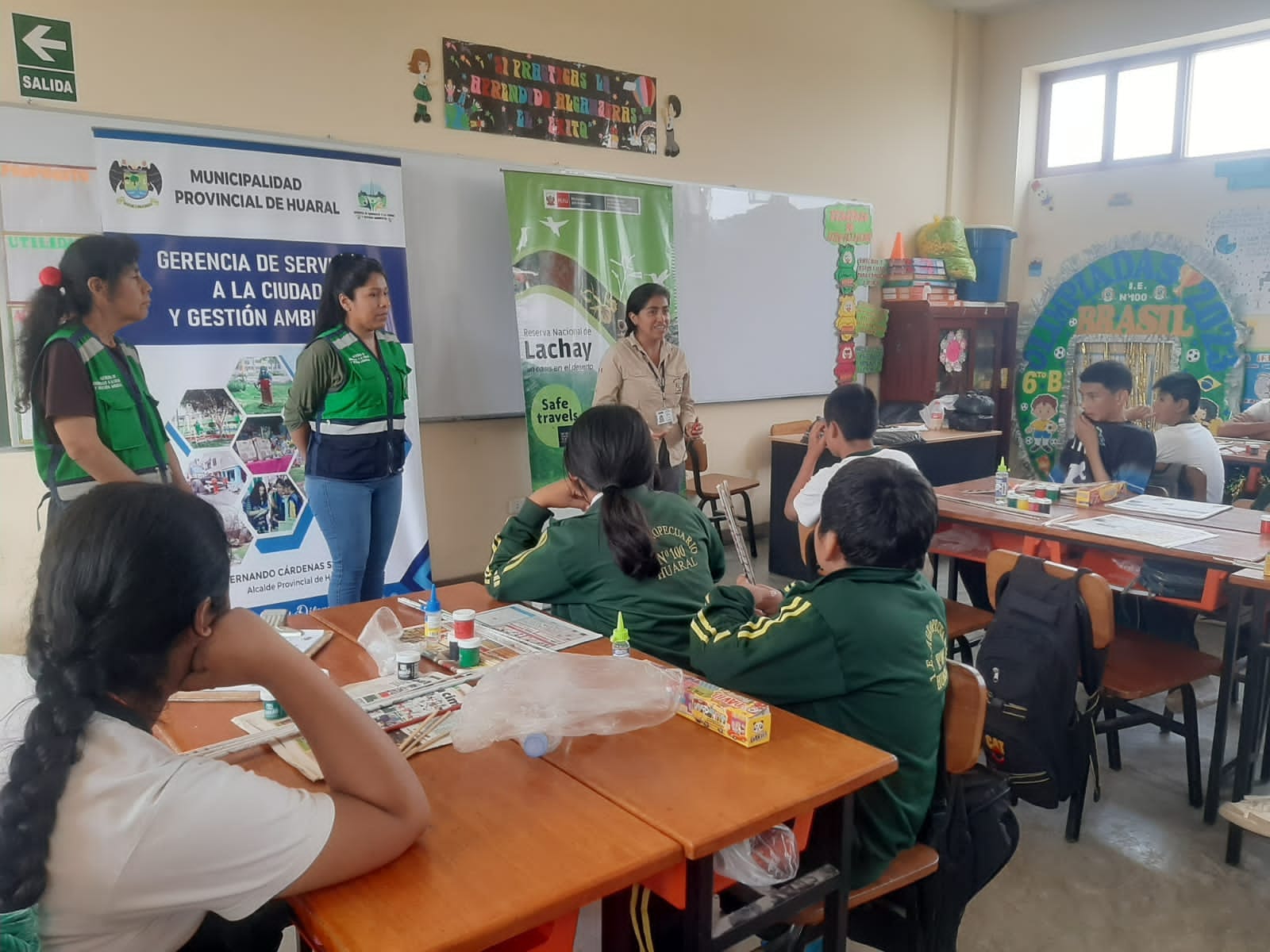 Escolares elaboraron curiosa artesanΓa de ave "Turtupilin" en taller promovido por la MPH