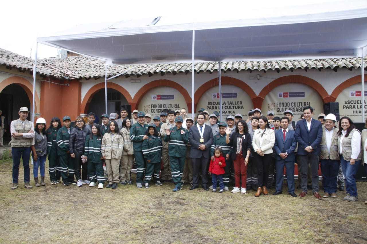 Ministra de Cultura lanzó primera Escuela Taller para la Cultura en Ayacucho