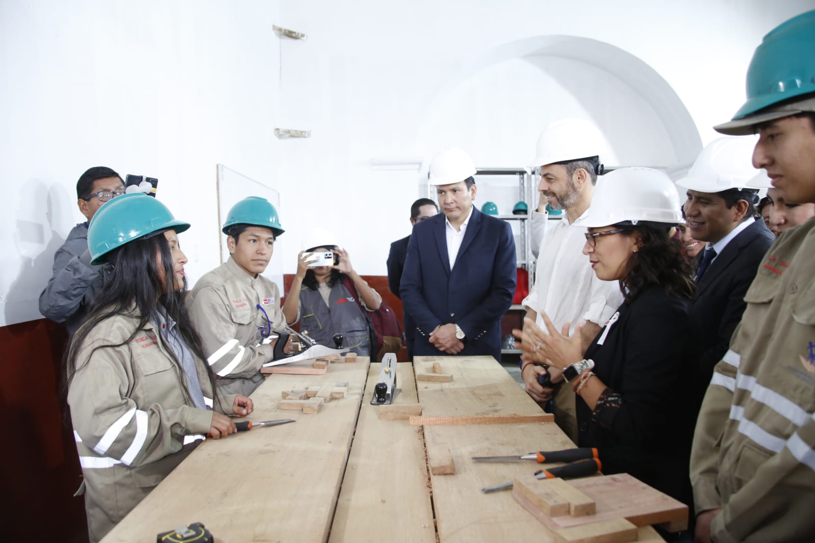 Ministra de Cultura lanzó primera Escuela Taller para la Cultura en Ayacucho