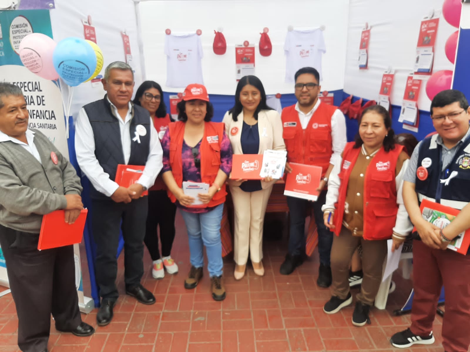 Alcalde Fernando CΓ‘rdenas y congresista Nieves Limachi inauguraron la III CampaΓ±a Multisectorial Descentralizada "Juntos por la Infancia"