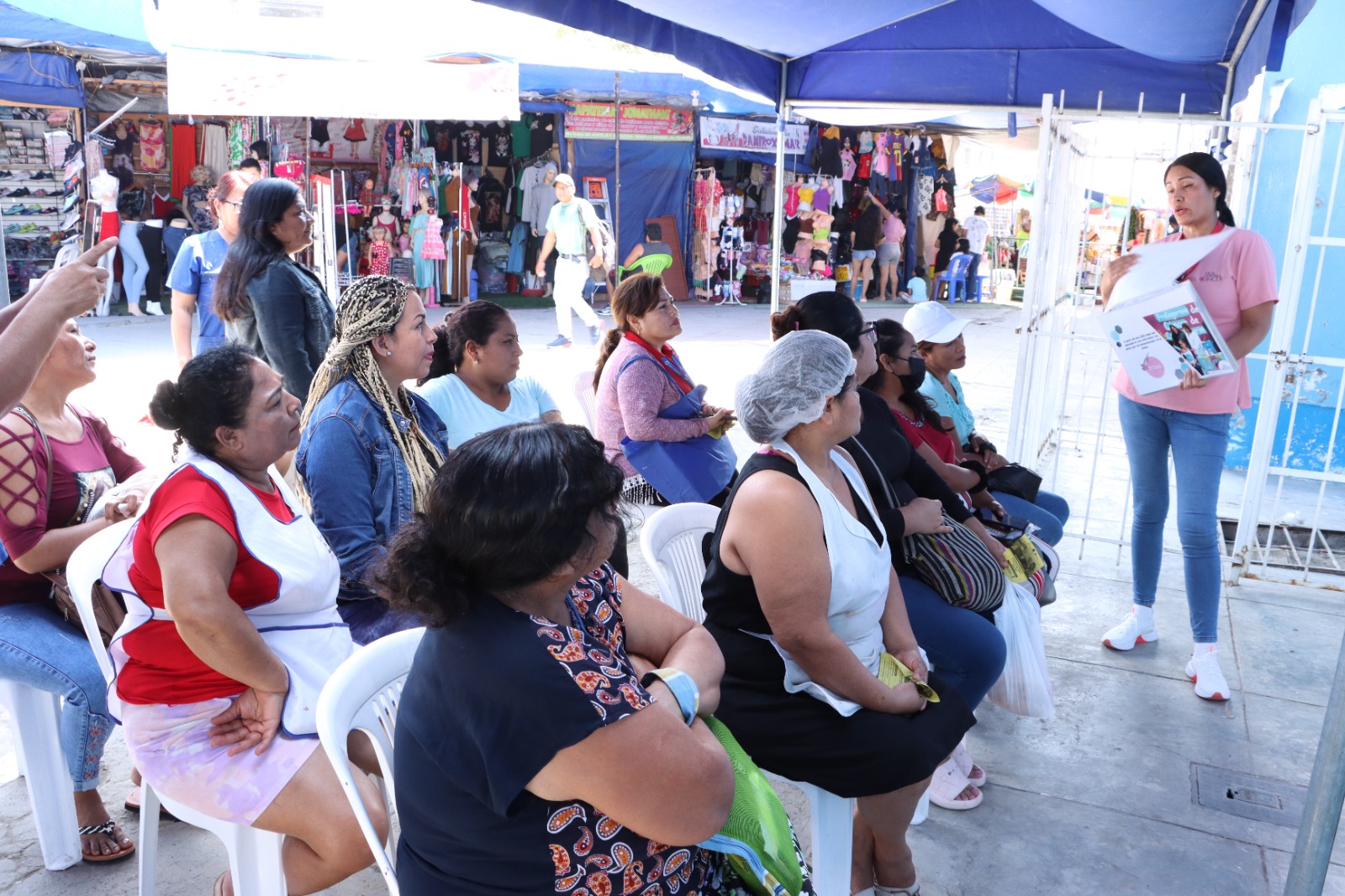 Campaña de despistaje de cáncer de mama y cuello uterino en la Posta Municipal del Mercado de Piura