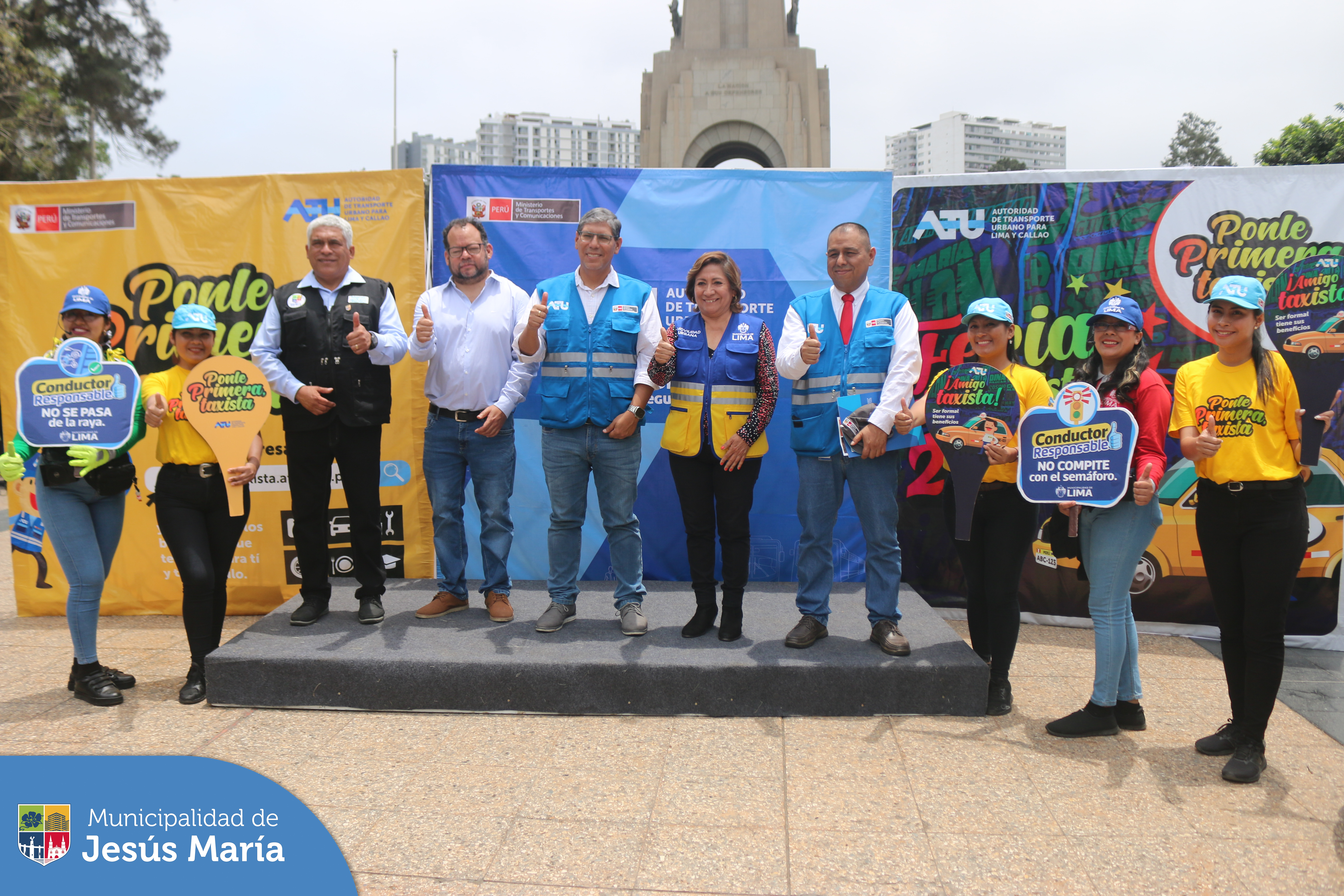 🙋🏽♀️🙋🏻♂️🚕 En alianza con la Autoridad de Transporte Urbano, se desarrolló la última "Feria del Taxista"🚖 del año. Diversos taxistas formales llegaron al Campo de Marte para beneficiarse con descuentos, atención 👩⚕️ médica gratuita, 🎁 premios y mucho más.