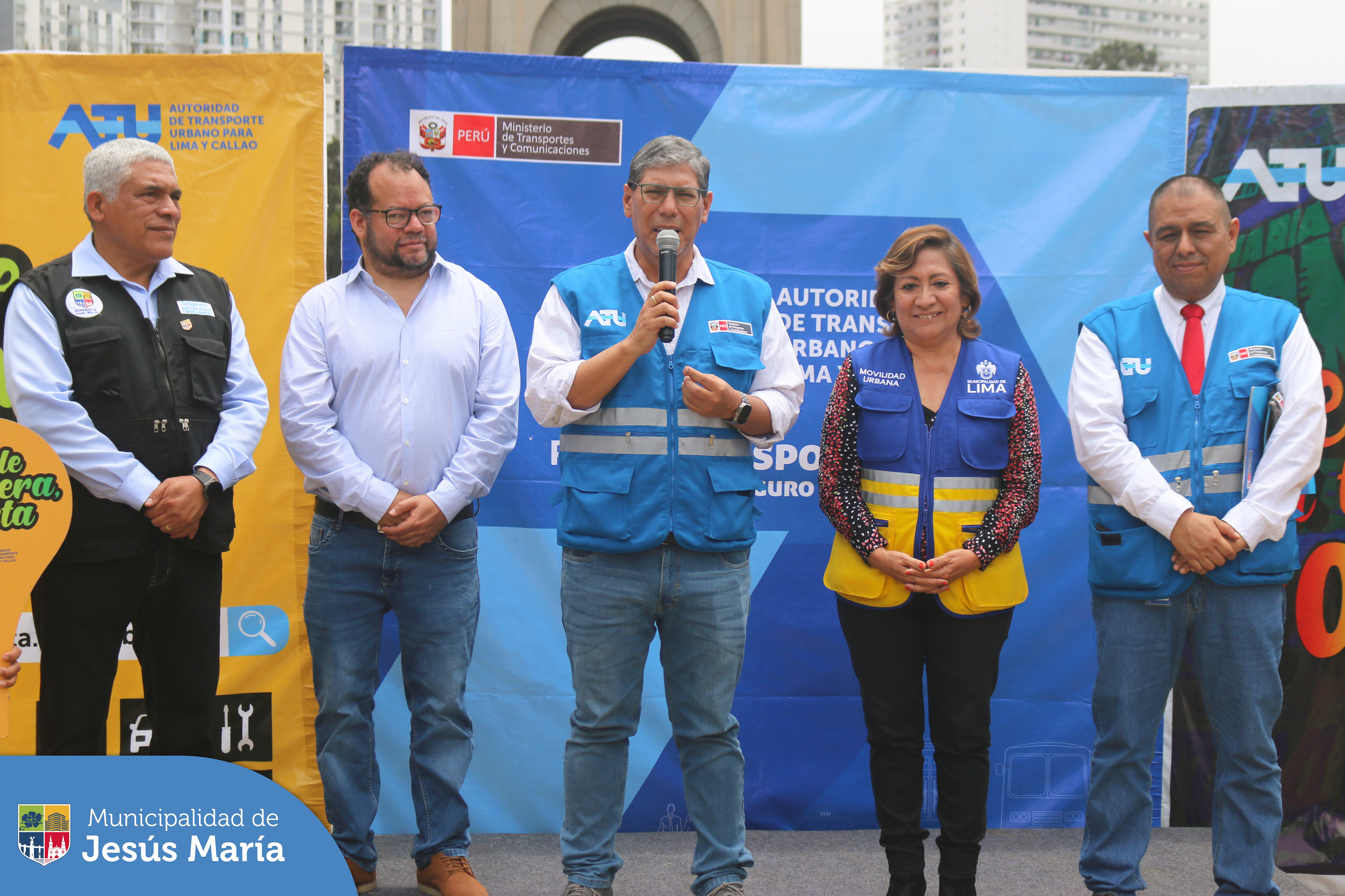🙋🏽♀️🙋🏻♂️🚕 En alianza con la Autoridad de Transporte Urbano, se desarrolló la última "Feria del Taxista"🚖 del año. Diversos taxistas formales llegaron al Campo de Marte para beneficiarse con descuentos, atención 👩⚕️ médica gratuita, 🎁 premios y mucho más.