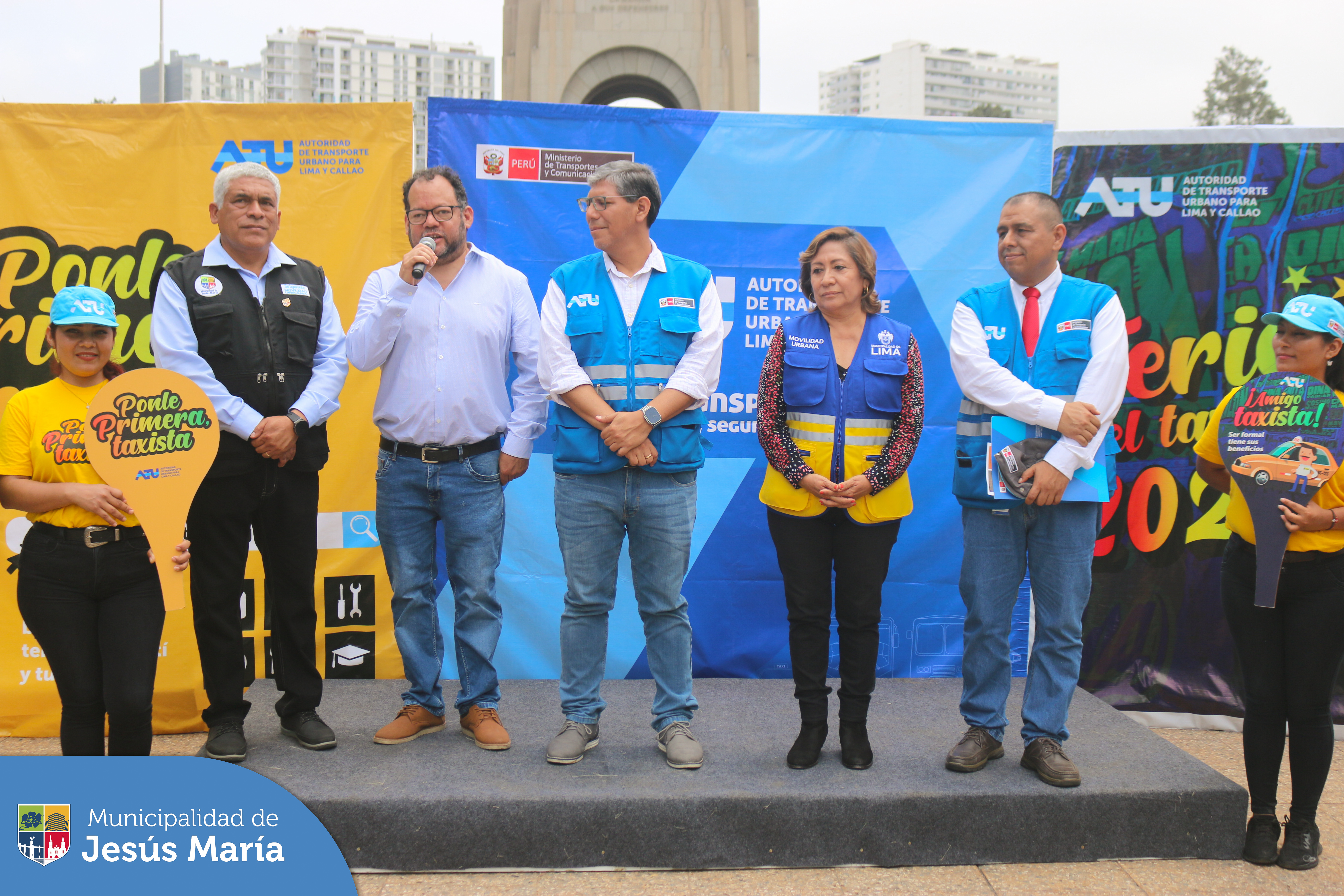 🙋🏽♀️🙋🏻♂️🚕 En alianza con la Autoridad de Transporte Urbano, se desarrolló la última "Feria del Taxista"🚖 del año. Diversos taxistas formales llegaron al Campo de Marte para beneficiarse con descuentos, atención 👩⚕️ médica gratuita, 🎁 premios y mucho más.