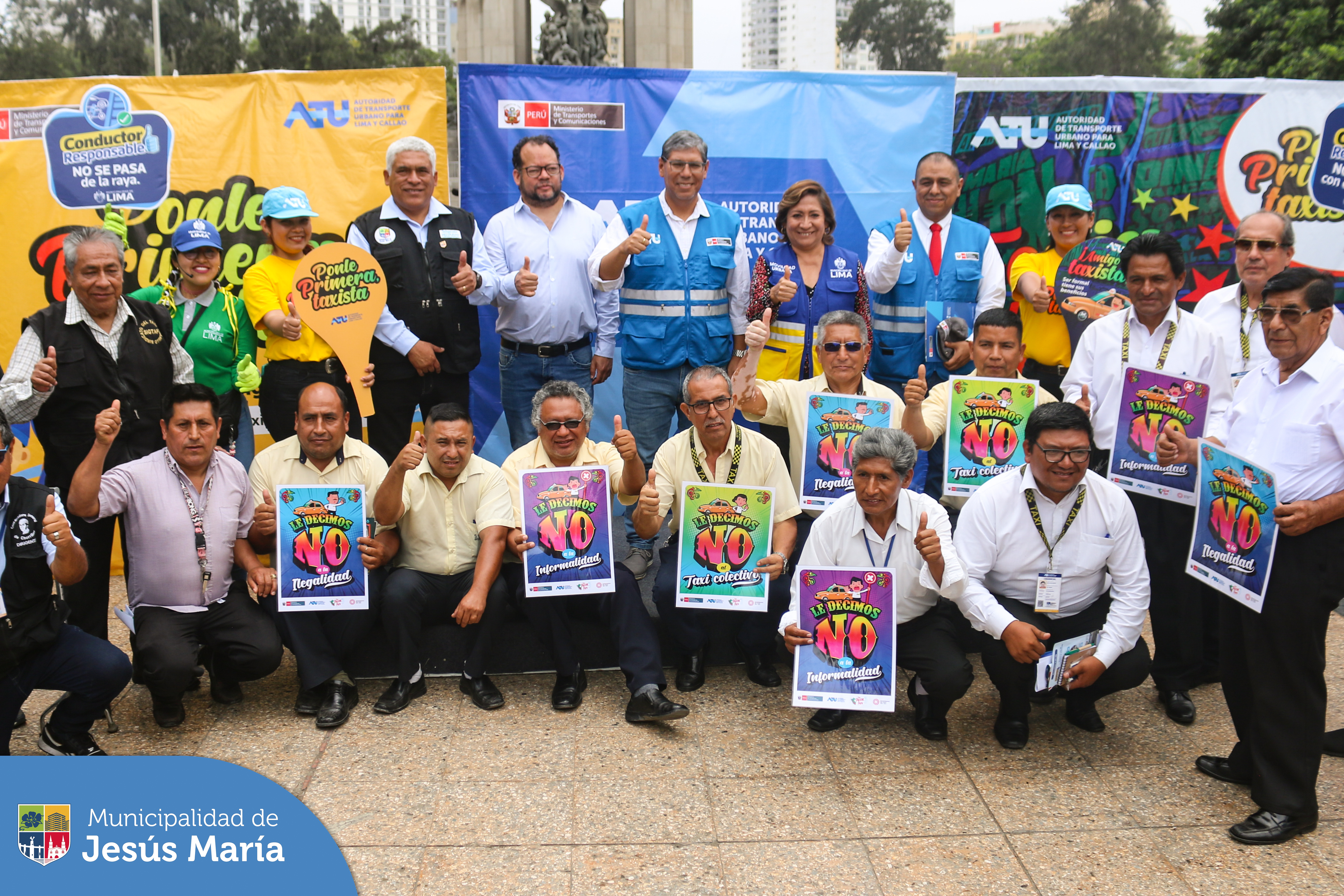 🙋🏽♀️🙋🏻♂️🚕 En alianza con la Autoridad de Transporte Urbano, se desarrolló la última "Feria del Taxista"🚖 del año. Diversos taxistas formales llegaron al Campo de Marte para beneficiarse con descuentos, atención 👩⚕️ médica gratuita, 🎁 premios y mucho más.