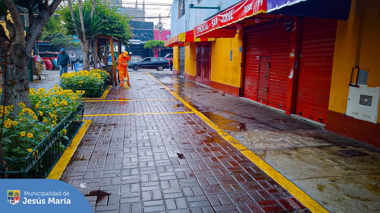 📣 Continuamos con nuestros operativos frecuentes de limpieza profunda de veredas y baldeo en diferentes puntos críticos del distrito.
Para consultas y reportes, escríbenos vía WhatsApp al 📱 940405193 https://wa.link/o47lby