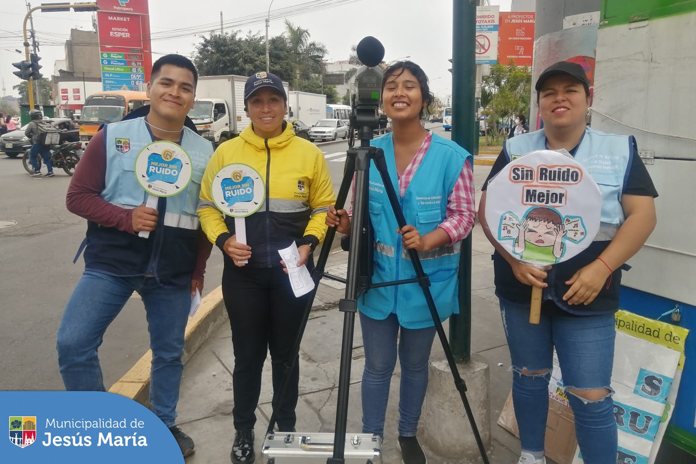 ✋🏼 ¡Jesús María le dice NO a la contaminación sonora! 🔕
Continuamos con la campaña 🔇¡Sin Ruido Mejor!🔇 en diferentes puntos vulnerables de nuestro distrito. Esta iniciativa tiene el objetivo de concientizar a los conductores acerca del uso indebido de las bocinas, reducir la contaminación sonora y proteger tu salud.
