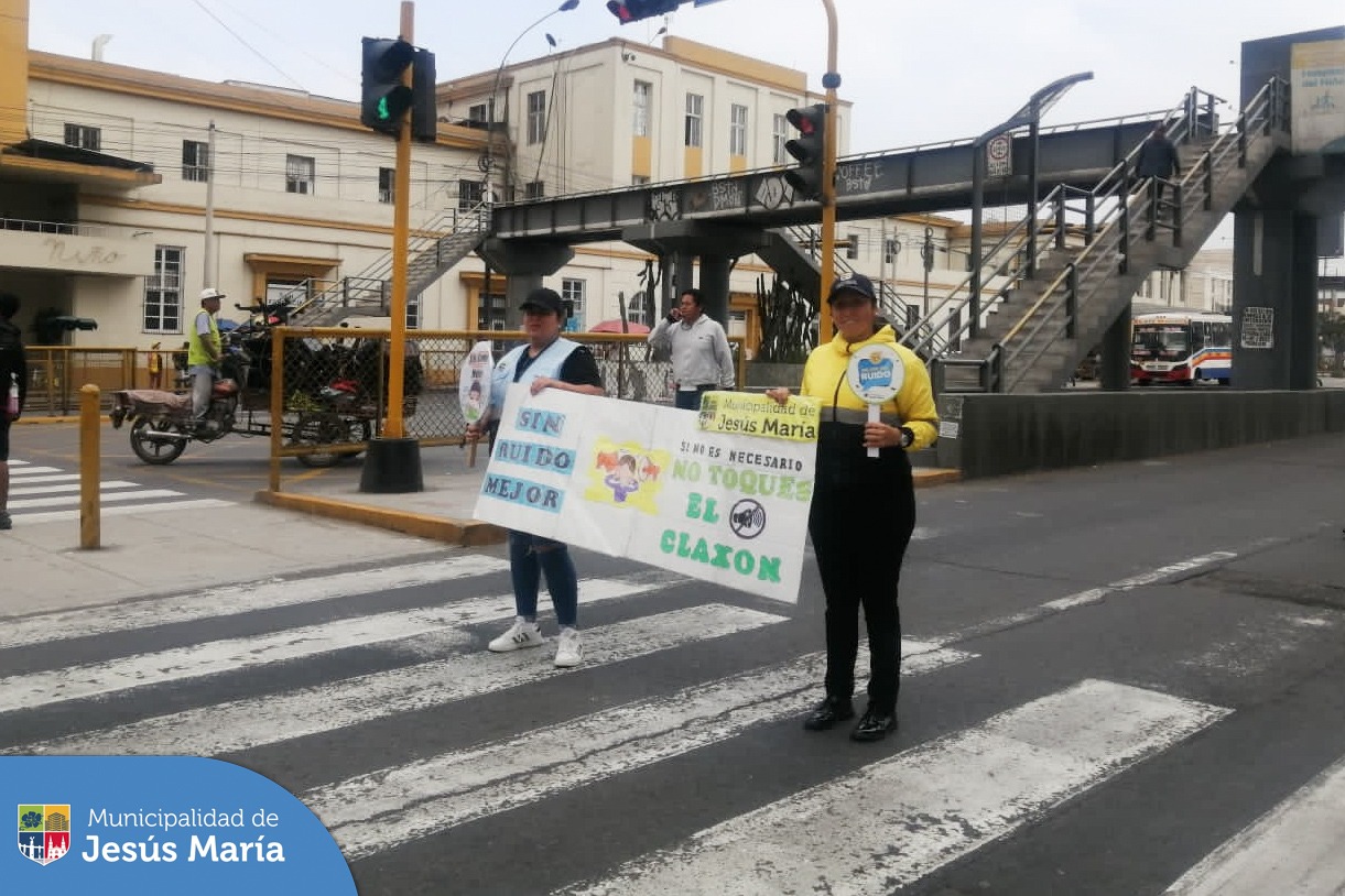 ✋🏼 ¡Jesús María le dice NO a la contaminación sonora! 🔕

Continuamos con la campaña 🔇¡Sin Ruido Mejor!🔇 en diferentes puntos vulnerables de nuestro distrito. Esta iniciativa tiene el objetivo de concientizar a los conductores acerca del uso indebido de las bocinas, reducir la contaminación sonora y proteger tu salud.
