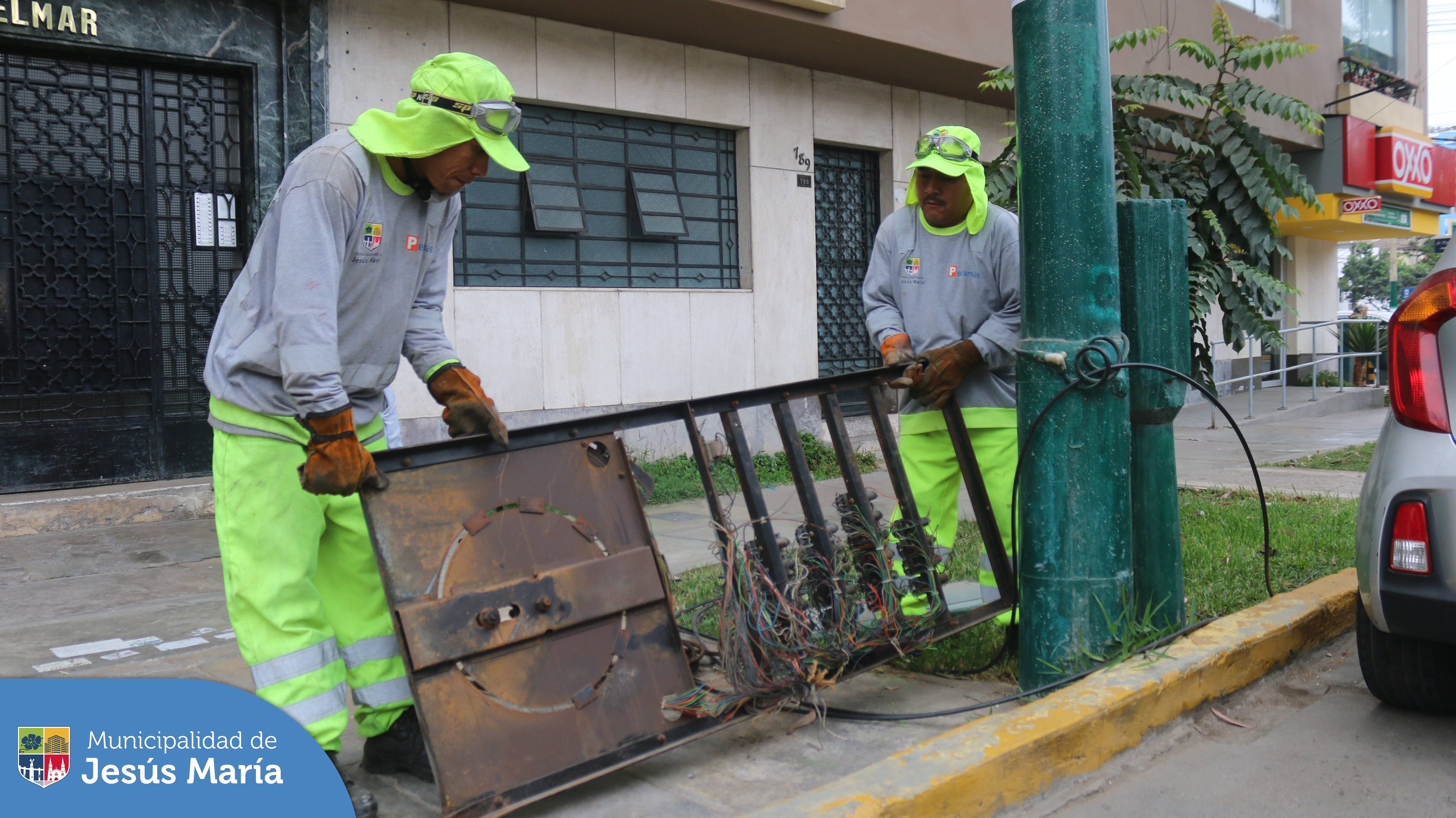 👉🏼 Una nueva edición de la campaña 🏠 “Techo Limpio”, se realizó en la zona 1 de nuestro distrito. Los vecinos participaron desechando el material en desuso de sus viviendas. 🛋️🪑🛞. 🫱🏽‍🫲🏼 Todos podemos contribuir a mantener la limpieza del distrito y evitar la propagación de enfermedades.
📣 ¡Permanezcan atentos a nuestras redes sociales! Muy pronto llegaremos a tu zona, porque #JesúsMaríaSomosTodos 💪