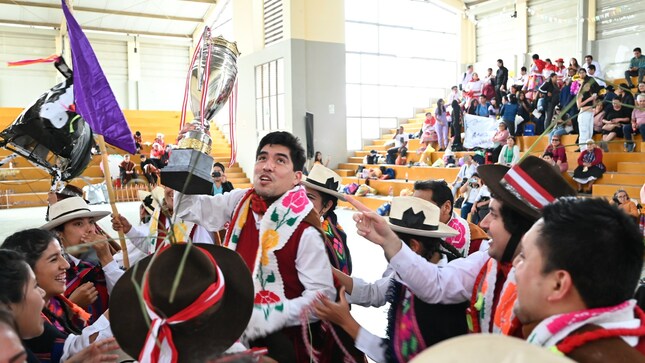 INSN realiza con éxito concurso de danzas folclóricas por el 94° aniversario de la institución