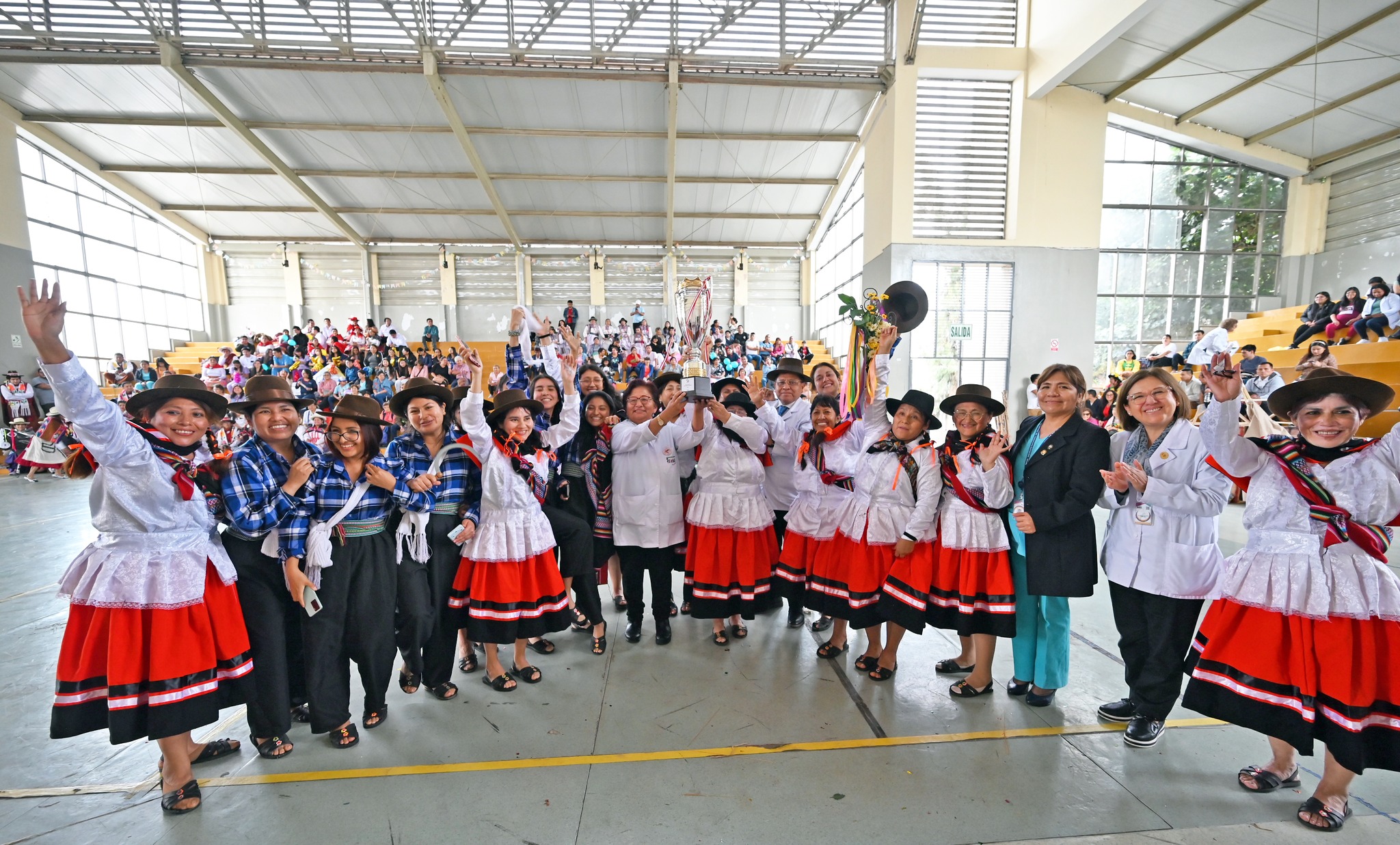 INSN realiza con éxito concurso de danzas folclóricas por el 94° aniversario de la institución