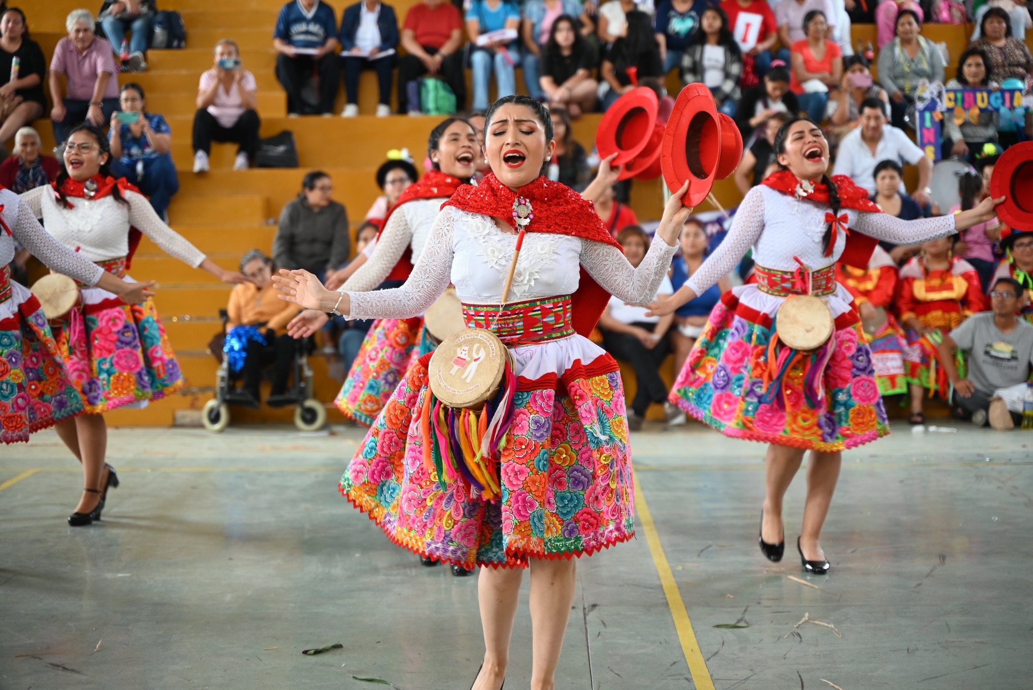INSN realiza con éxito concurso de danzas folclóricas por el 94° aniversario de la institución