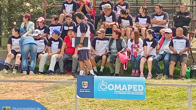 Nuestros niños y jóvenes de la Oficina Municipal de Atención a las Personas con Discapacidad – OMAPED participaron de una mañana deportiva en el Estadio Municipal José Gálvez Chipoco de Barranco.
👏🏻 Felicitamos a los 23 participantes que demostraron mucho entusiasmo y responsabilidad obteniendo 🥇 9 medallas de oro, 🥈 4 de plata y 🥉 6 de bronce.