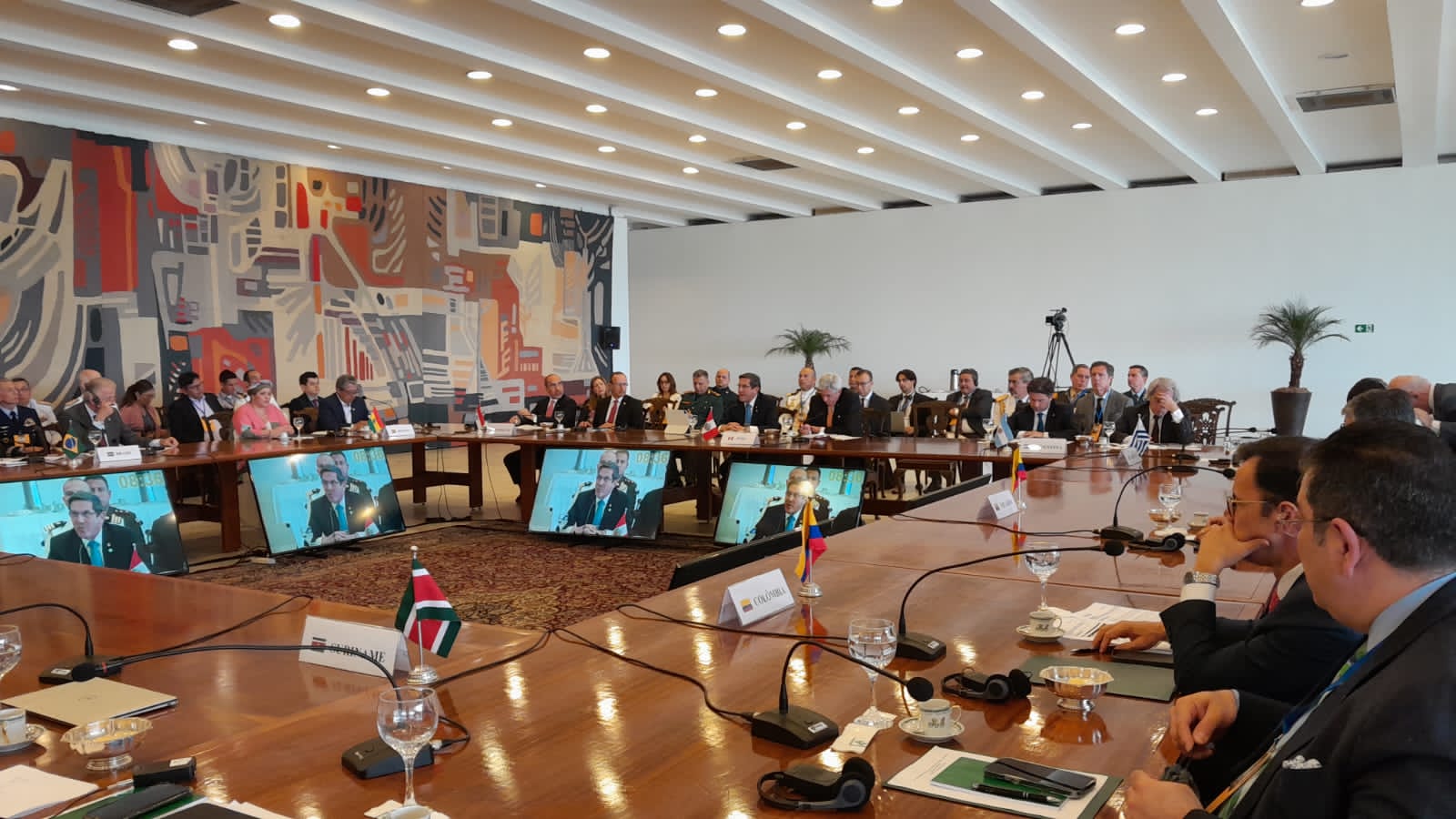Ministro de Defensa propone trabajo articulado entre países sudamericanos para enfrentar emergencias por desastres naturales