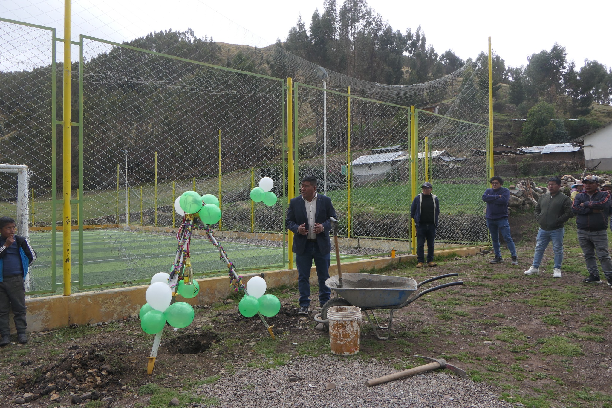 Primera piedra “Construcción de Cobertura, Cerco Perimétrico y Obras Exteriores; en el  Campo Deportivo en la Localidad de Huachhua Chopcca.