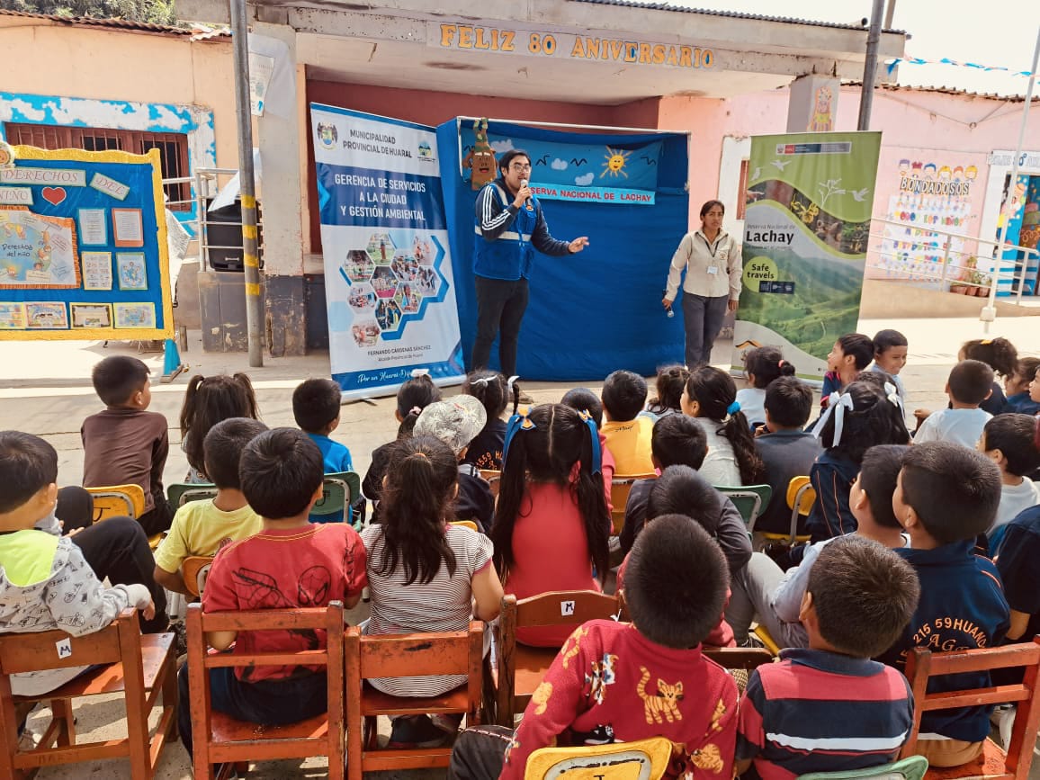 Con show de tΓteres la MPH y la Reserva Nacional de Lachay inculcaron el cuidado del medio ambiente en escolares