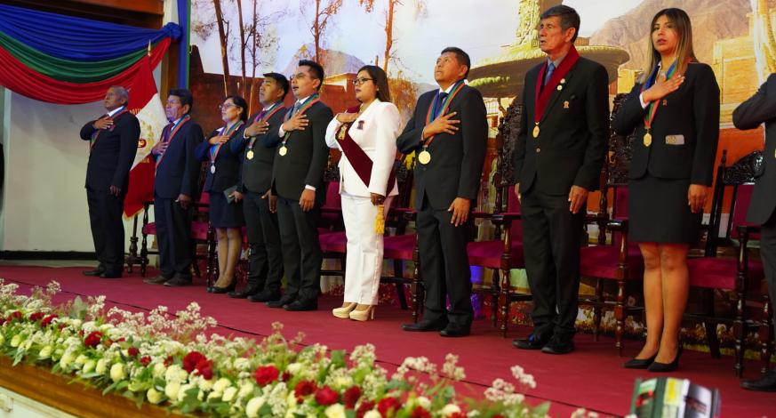 En el marco de la celebración por los 482° Aniversario de la Fundación Española de Moquegua, la Municipalidad Provincial de Mariscal Nieto liderada por el alcalde John Larry Coayla, realizó esta mañana el saludo protocolar de autoridades locales y nacionales, quienes expresaron buenos deseos para que la ciudad siga fortaleciéndose, además entidades públicas y privadas reafirmaron seguir trabajando articuladamente a favor del desarrollo de Moquegua.