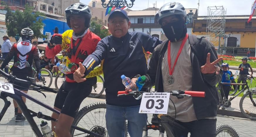 Con gran entusiasmo por el desarrollo de la I Competencia de Ciclismo "DESAFIO MOQUEGUA MOUNTAIN BIKE 20K", el alcalde provincial John Larry Coayla reconoció el esfuerzo y disciplina a los ganadores de esta actividad deportiva, promovida por la comuna provincial en el marco de los 482 aniversario de la ciudad.