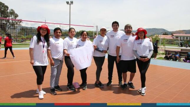 En un esfuerzo conjunto por conmemorar el Día Internacional de la Eliminación de la Violencia Contra la Mujer, se llevó a cabo con éxito el Campeonato Interinstitucional de la Instancia Provincial de Concertación. El evento se desarrolló en el polideportivo del Complejo Qhapaq Ñan y contó con la activa participación de destacadas instituciones, entre las que se incluyen la Municipalidad Provincial de Cajamarca, RIS, CEDIF/INABIF, Instituto Luis Rebaza Neira, Serenazgo, INPE y el Programa AURORA.
✅La jornada no solo buscó fomentar la camaradería entre las entidades participantes, sino también sensibilizar sobre la importancia de erradicar la violencia de género. El compromiso de cada institución en este evento refleja la unidad en la lucha contra cualquier forma de violencia hacia las mujeres.
🤝Agradecemos la colaboración y el entusiasmo de todas las instituciones involucradas, cuyo compromiso fortalece la red de apoyo para crear entornos libres de violencia. Este evento deportivo se erige como un recordatorio de que, unidas, nuestras instituciones pueden generar un impacto positivo en la sociedad.
