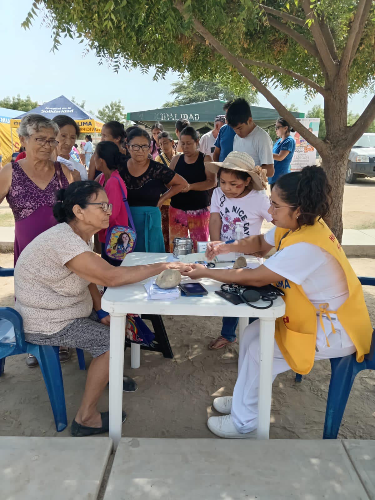 Con gran acogida se realiza la mega campaña de salud médica gratuita en el en el polideportivo Mario Yaksetig Guzmán del asentamiento humano Nueve de Octubre