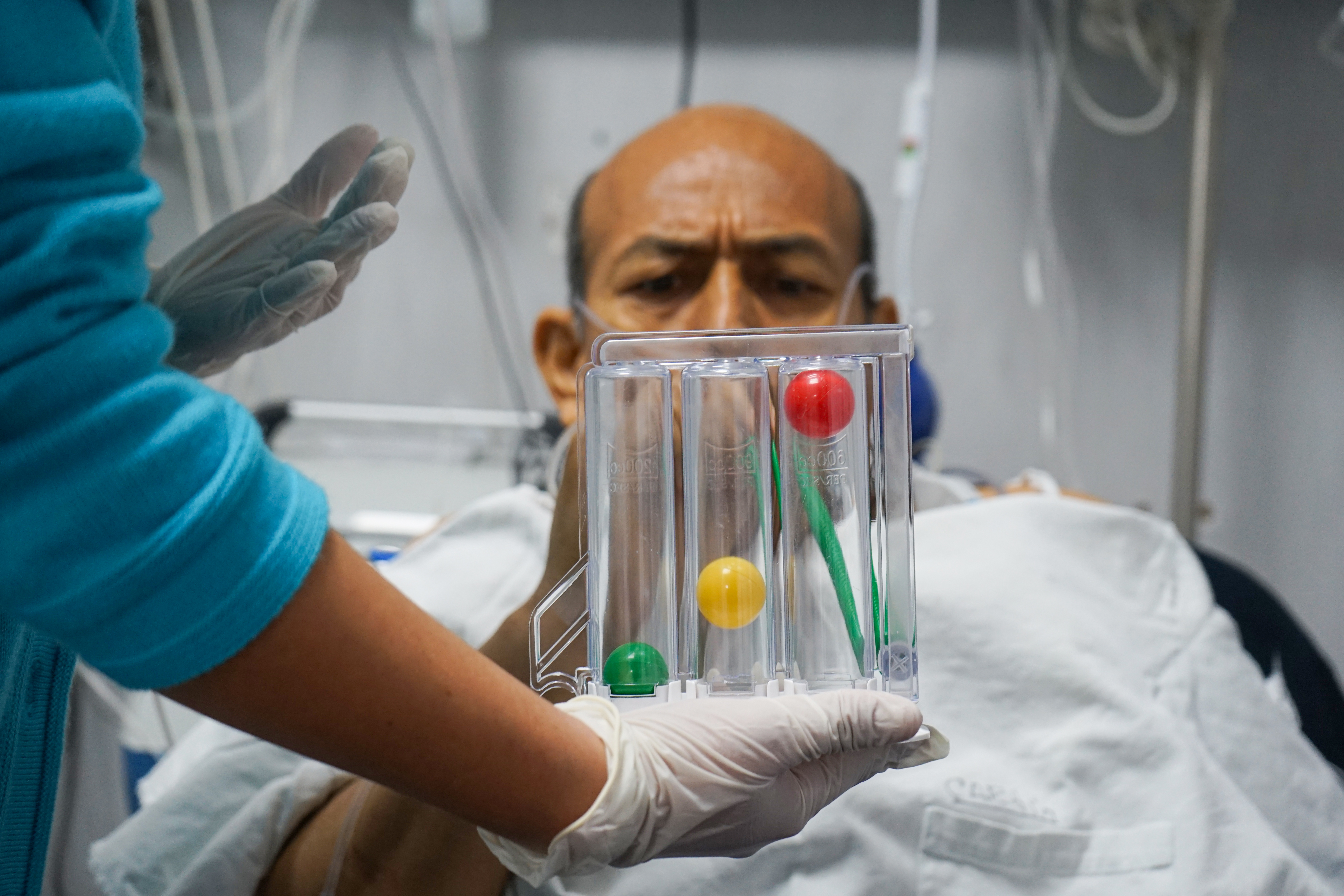 Médicos del hospital Sabogal salvan la vida de paciente con insuficiencia en válvulas cardiacas