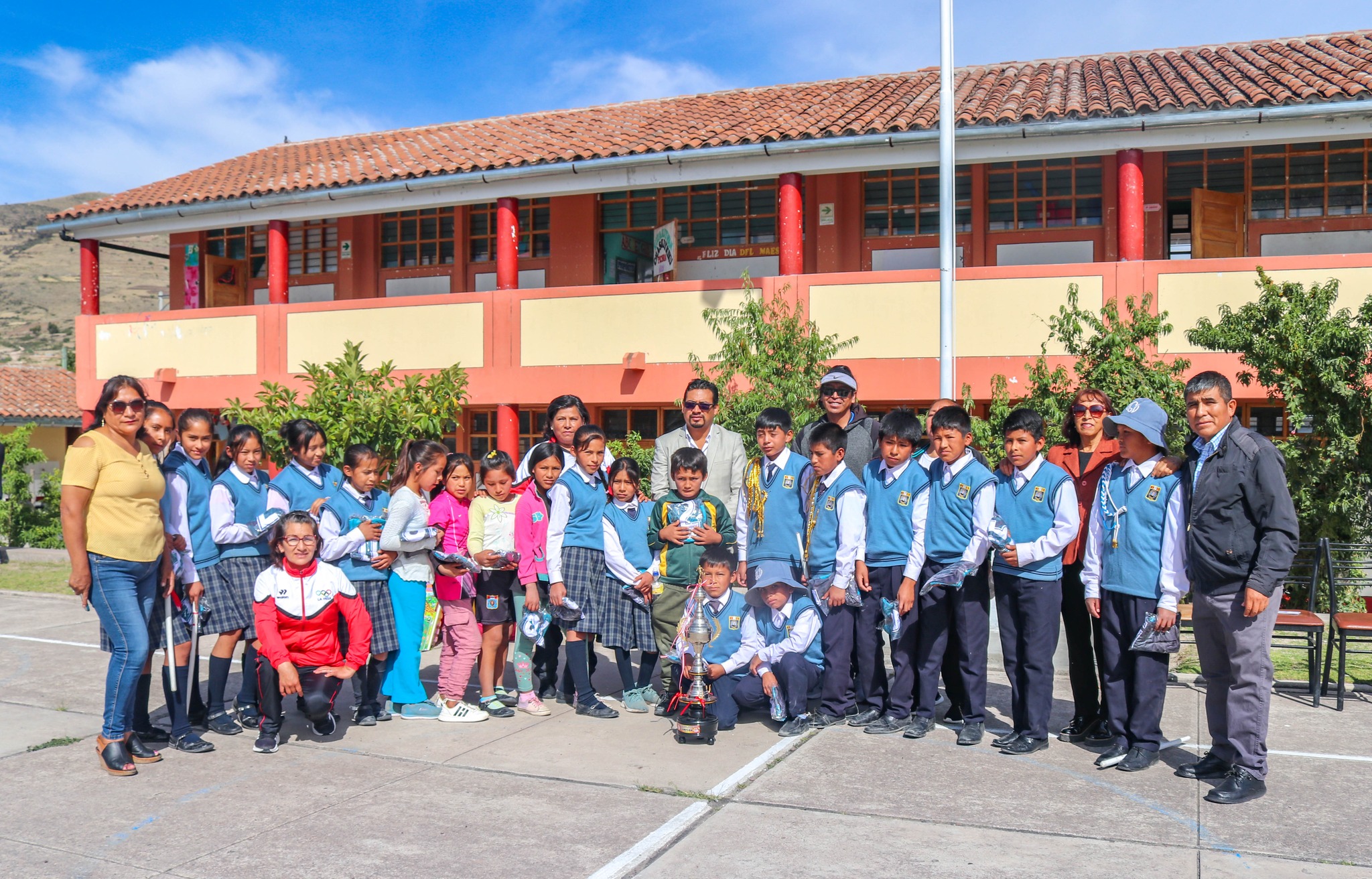 Reconocimiento a estudiantes de sexto grado de la I.E. Inca Garcilaso de la Vega.