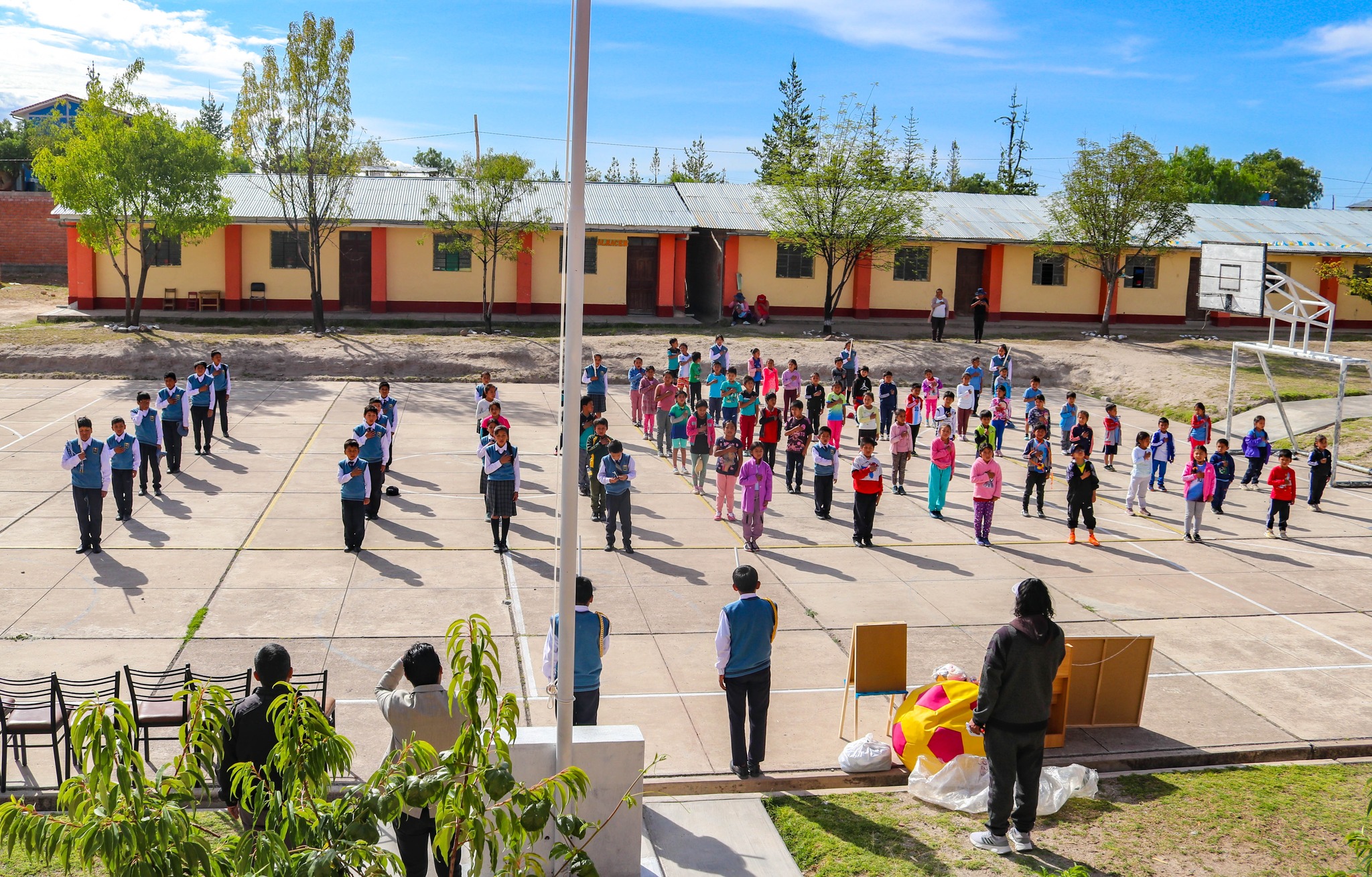 Reconocimiento a estudiantes de sexto grado de la I.E. Inca Garcilaso de la Vega.