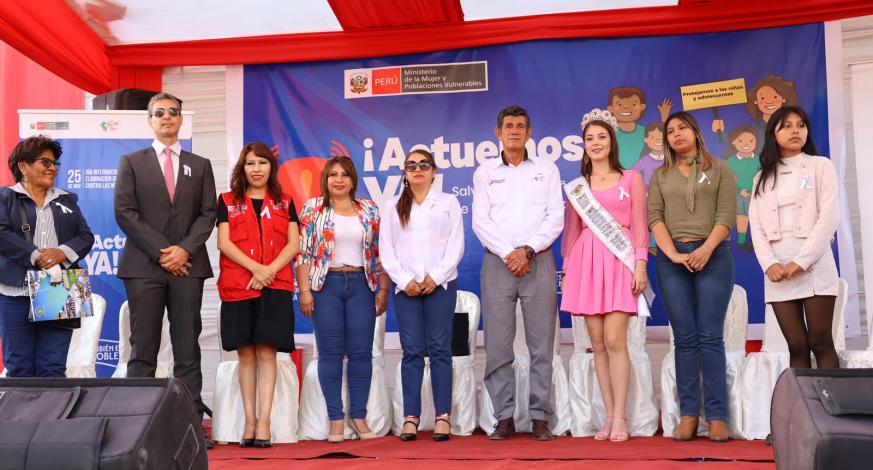 Con la finalidad de concientizar a la población sobre la importancia de la eliminación de la violencia contra las mujeres y los mecanismos que diferentes organizaciones ejecutan para atenuar esta delicada situación social, la Instancia Regional de Concertación de Violencia contra la Mujer y los integrantes del grupo familiar – Instancia Provincial y el Programa Nacional Aurora, organizaron una feria informativa en la Plaza de Armas con asistencia masiva de la ciudadanía, incluyendo instituciones educativas..