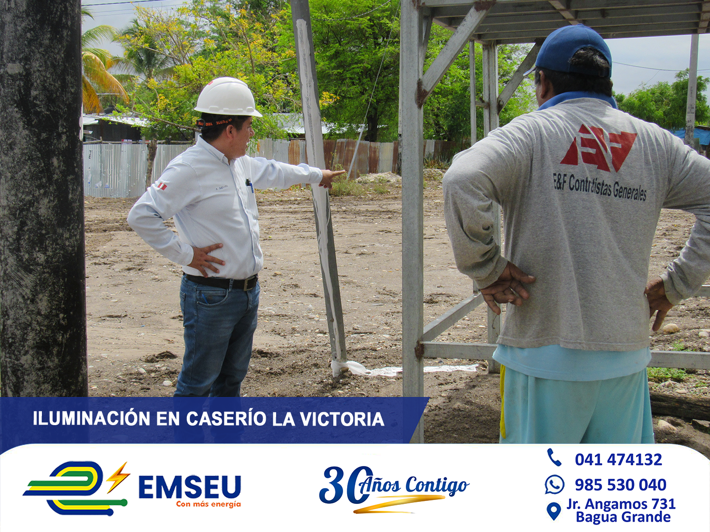 El Gerente General inspecciona el avance en los trabajos de iluminación del parque en el caserío La Victoria.