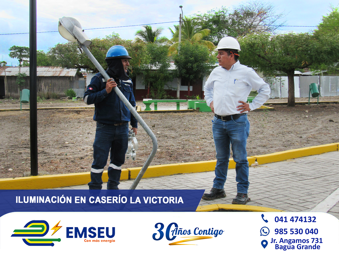 El Gerente General inspecciona el avance en los trabajos de iluminación del parque en el caserío La Victoria.
