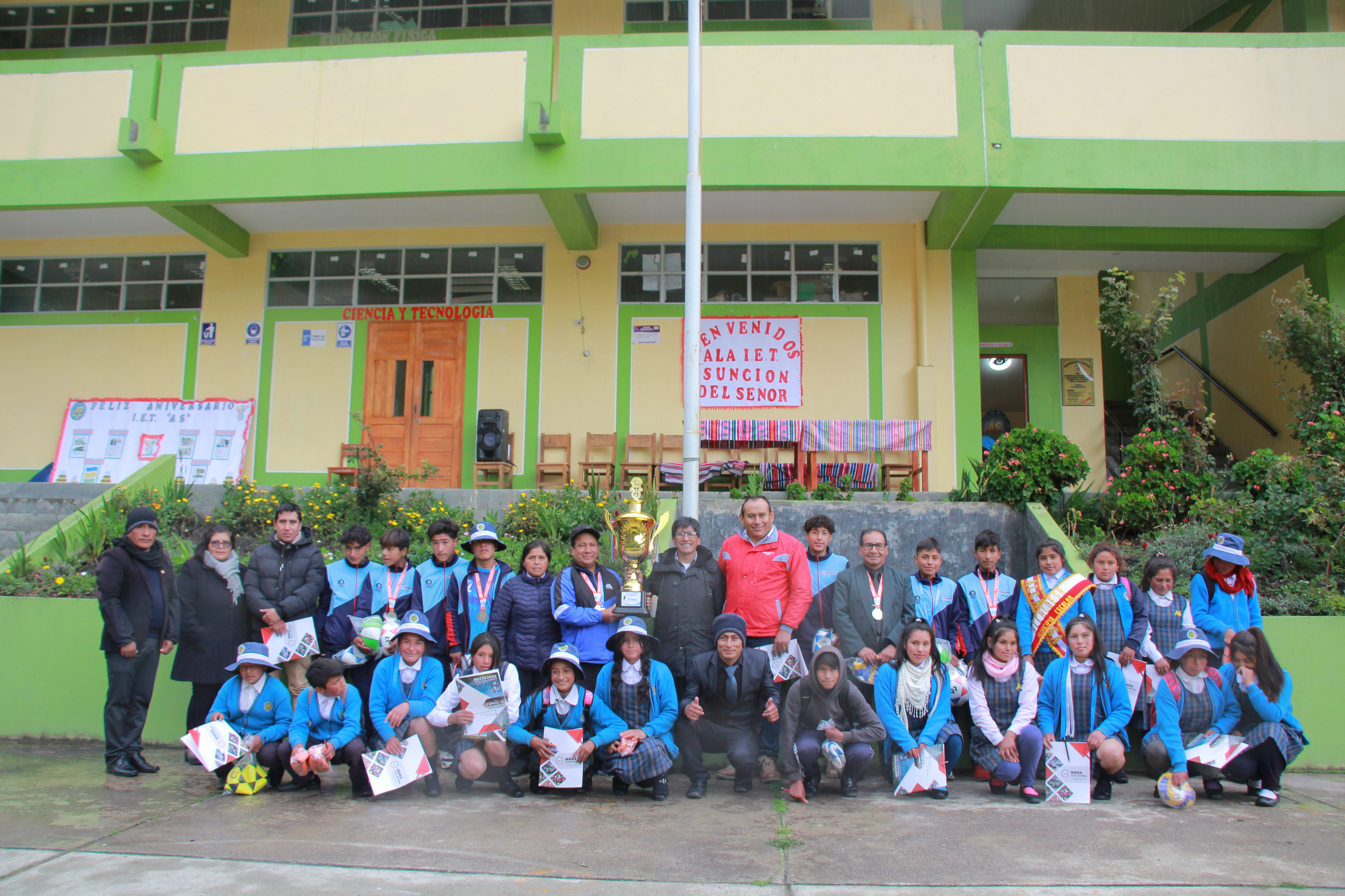 Plana docente y estudiantes.