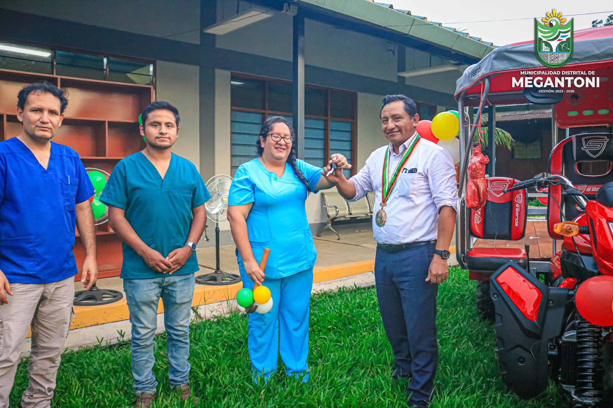 Autoridades y servidores pรบblicos de la comuna de Megantoni hicieron importante donativo al centro de salud #Camisea
