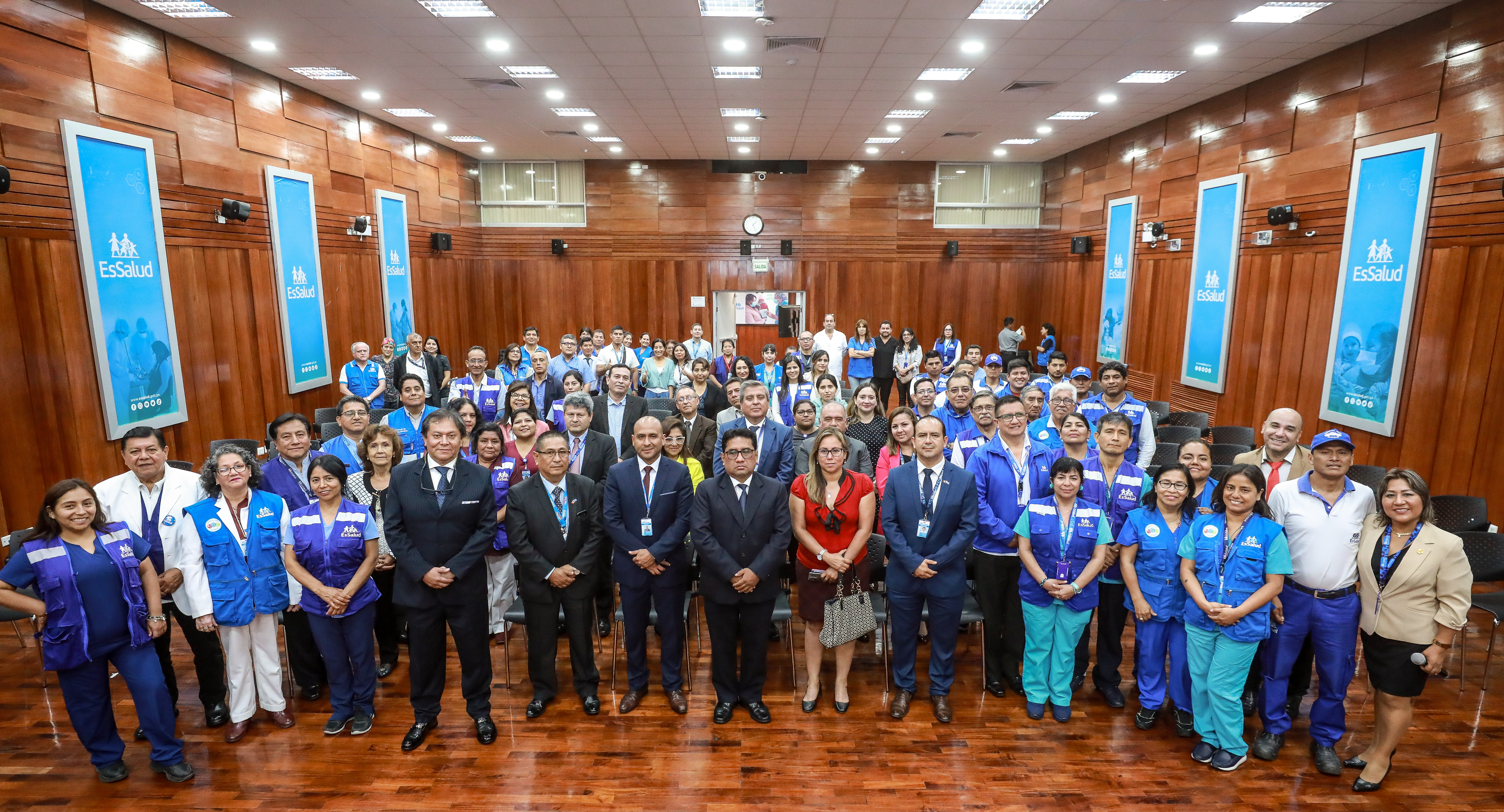 Hospital Perú celebra aniversario 17