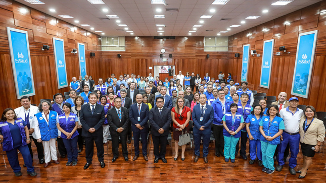 Hospital Perú celebra aniversario 17