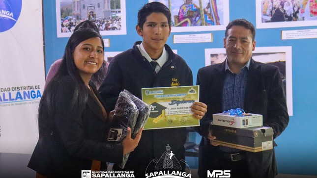 Premiación del "I CONCURSO DE CONOCIMIENTOS A ESTUDIANTES DE NIVEL SECUNDARIA"