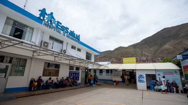 Presidenta de EsSalud visita Huánuco 