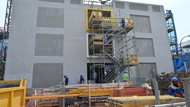 fotografía de construcción de colegio José de la Torre Ugarte