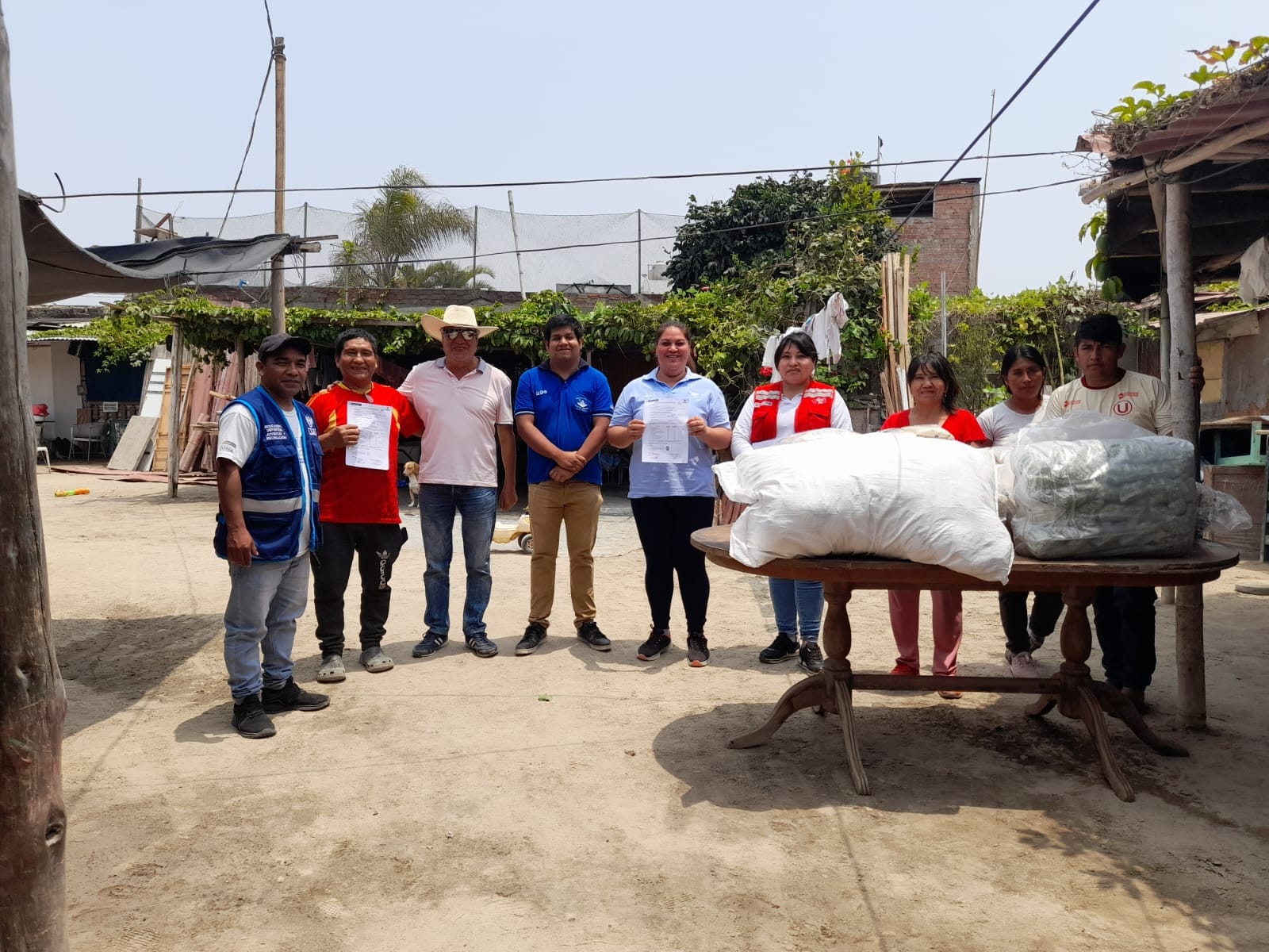 Entrega de alimentos a la ollita común ❞𝐅𝐚𝐦𝐢𝐥𝐢𝐚𝐬 𝐔𝐧𝐢𝐝𝐚𝐬❞.