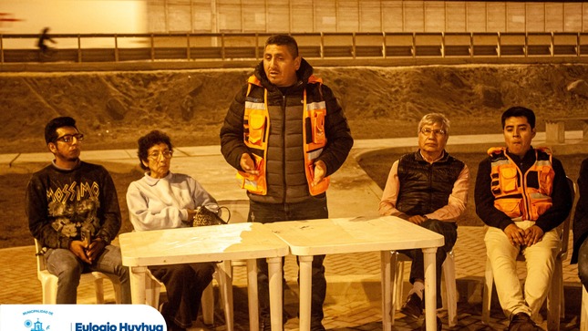 Audiencia con los vecinos de la Urb. Santa Rosa Alta y Asociación Cerro Botija de Punta Negra.