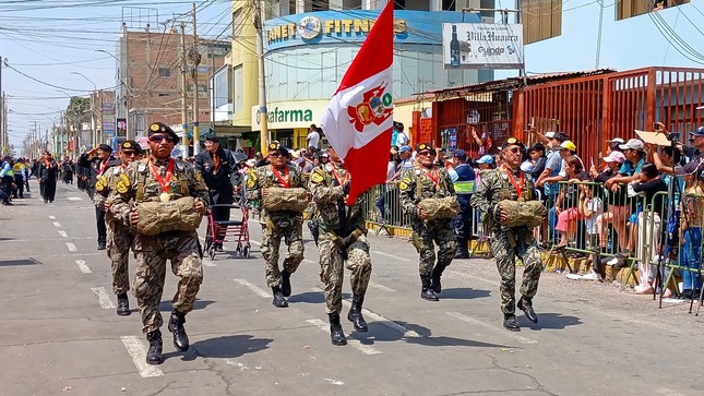 DESFILE POR EL 203° AÑOS DE PRIMER GRITO DE LIBERTAD EN HUAURA 