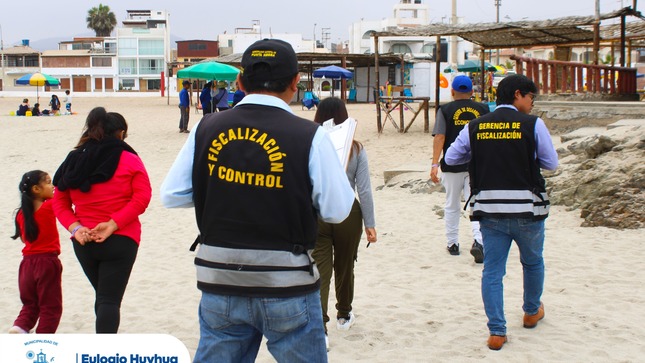 Operativo contra el comercio informal en las playas de Punta Negra.