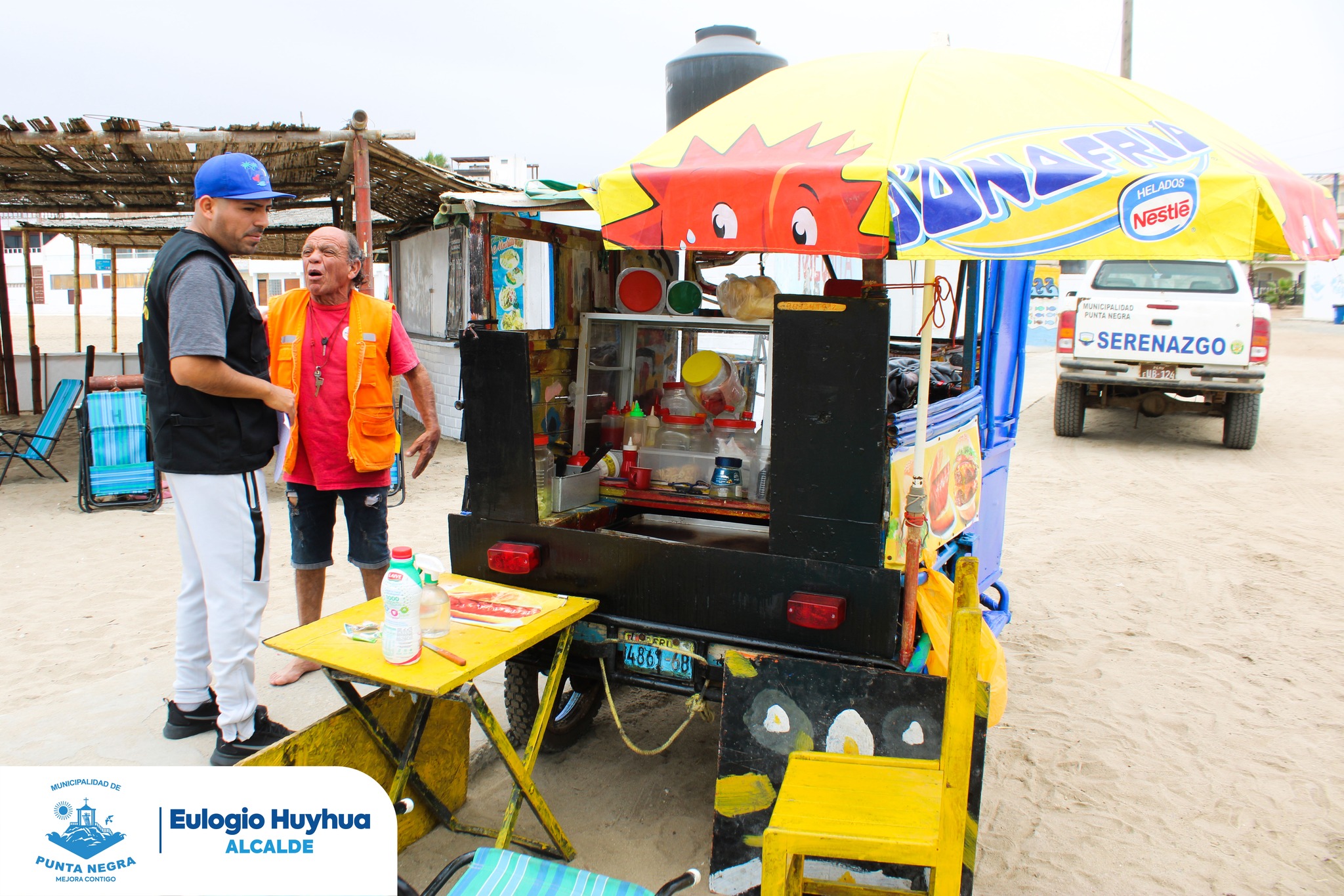 Operativo contra el comercio informal en las playas de Punta Negra.