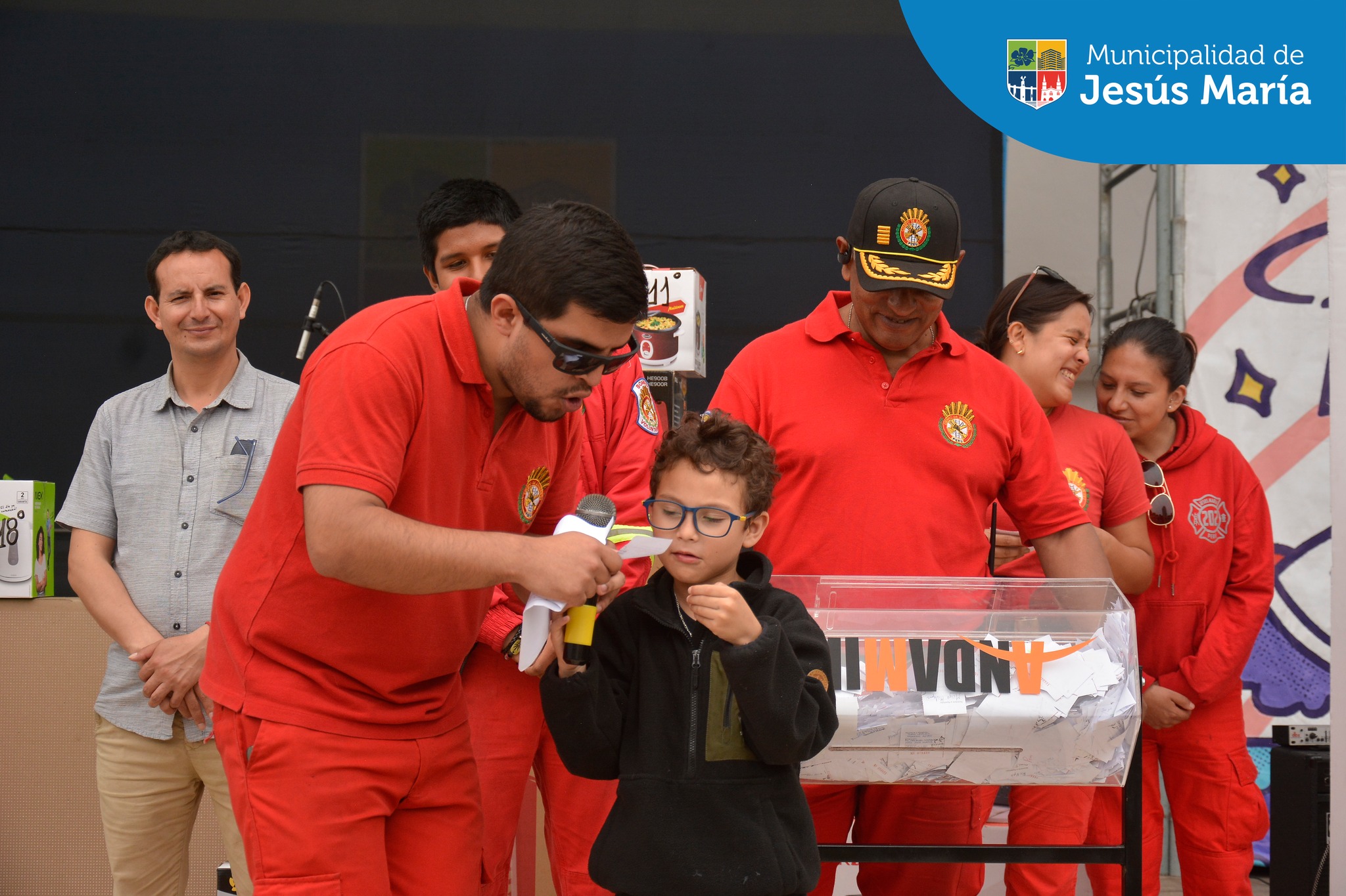 🎉 ¡Una vez más los jesusmarianos demostramos nuestra solidaridad! 💪🏼👨🏻🚒
Gracias a la iniciativa de nuestro alcalde Jesús Gálvez Olivares y a la colaboración de todos ustedes, se realizó la gran rifa “Apagando la Indiferencia”. Juntos podremos ayudar al equipamiento y crecimiento de la @Compañía de Bomberos Jesús María Nº 202. 🧑🚒 Porque #JesúsMaríaSomosTodos 🙌🏻
Revisa la lista de ganadores 👀 https://bit.ly/49Y3Phe