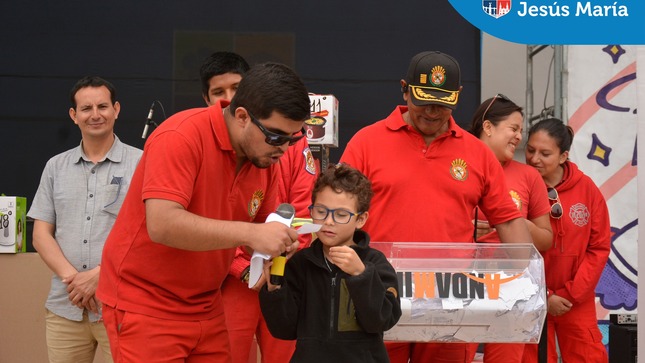 🎉 ¡Una vez más los jesusmarianos demostramos nuestra solidaridad! 💪🏼👨🏻‍🚒
Gracias a la iniciativa de nuestro alcalde Jesús Gálvez Olivares y a la colaboración de todos ustedes, se realizó la gran rifa “Apagando la Indiferencia”. Juntos podremos ayudar al equipamiento y crecimiento de la @Compañía de Bomberos Jesús María Nº 202. 🧑‍🚒 Porque #JesúsMaríaSomosTodos 🙌🏻
Revisa la lista de ganadores 👀 https://bit.ly/49Y3Phe