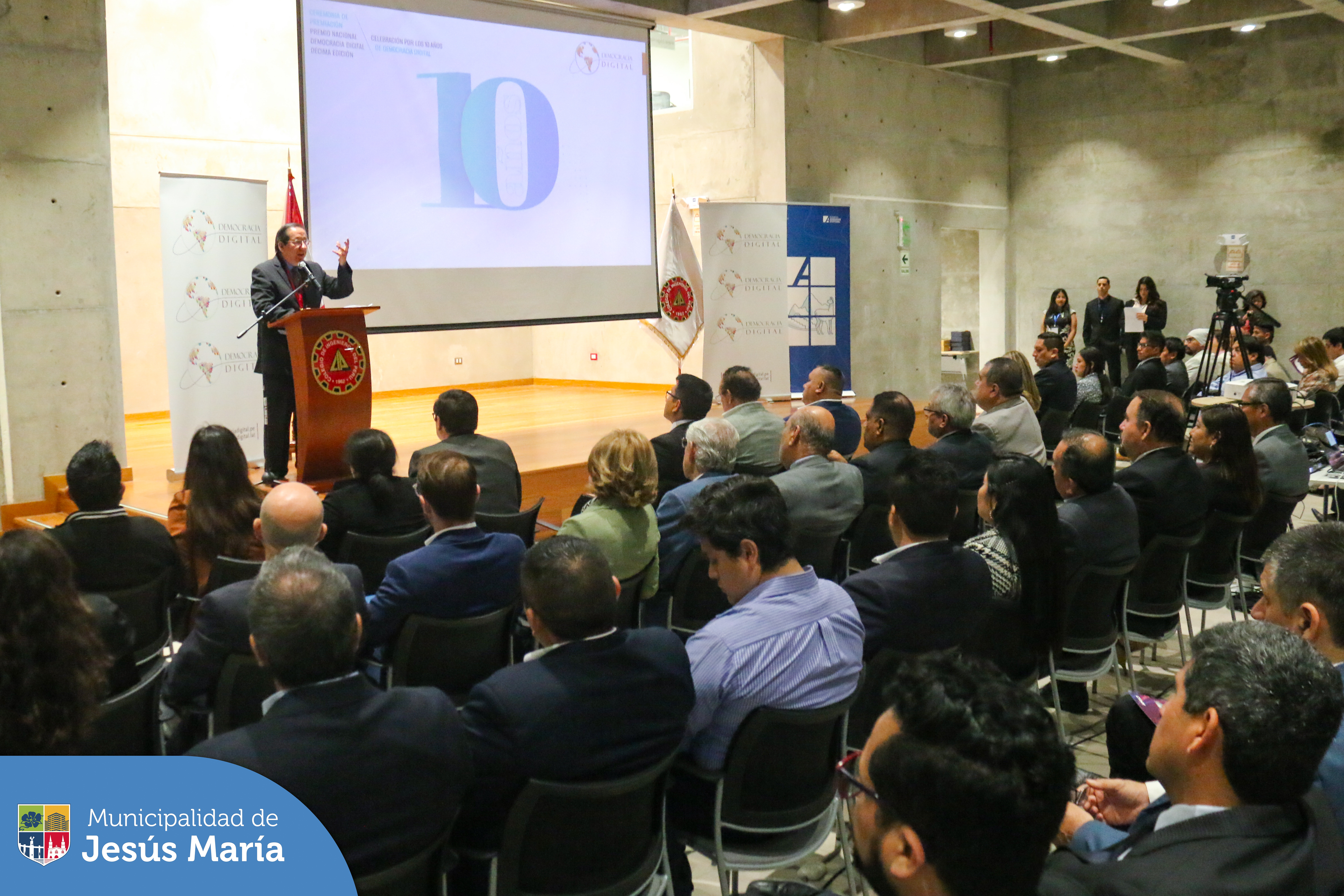 Compartimos los mejores momentos de la décima edición del 🏆 Premio Nacional Democracia Digital 2023, en la recibimos una distinción especial en la categoría Sector Público por nuestra App #JesúsMaríaSomosTodos.
🤩 Esta iniciativa fue desarrollada en beneficio de los vecinos del distrito para que tengan una herramienta más para notificar sus emergencias e incidencias fácilmente. 🗣️💻📱
La puedes descargar hoy mismo 📲
🍎 App Store: http://bit.ly/416QVIP
✅ Play Store: http://bit.ly/3mfWsxF