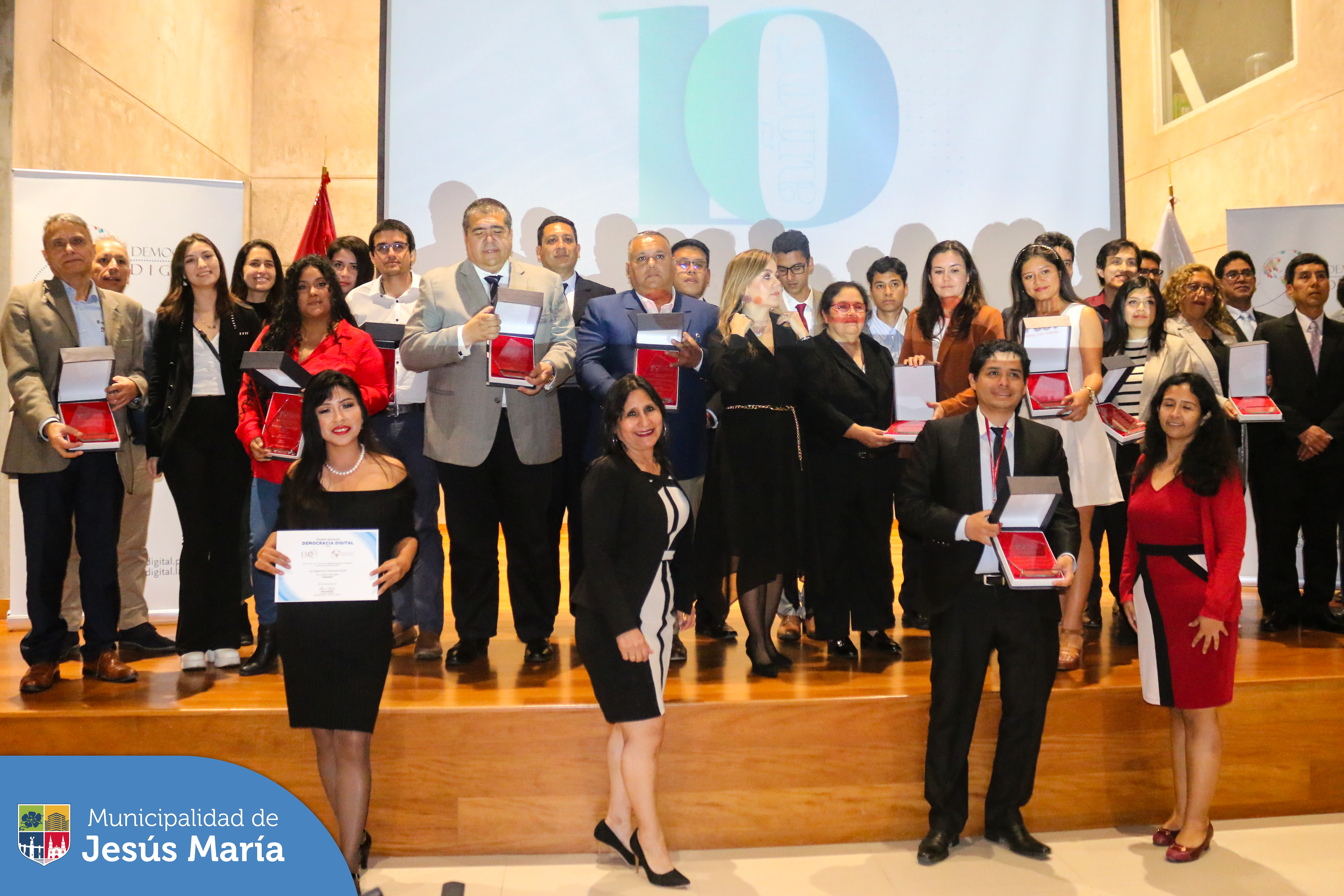 Compartimos los mejores momentos de la décima edición del 🏆 Premio Nacional Democracia Digital 2023, en la recibimos una distinción especial en la categoría Sector Público por nuestra App #JesúsMaríaSomosTodos.
🤩 Esta iniciativa fue desarrollada en beneficio de los vecinos del distrito para que tengan una herramienta más para notificar sus emergencias e incidencias fácilmente. 🗣️💻📱
La puedes descargar hoy mismo 📲
🍎 App Store: http://bit.ly/416QVIP
✅ Play Store: http://bit.ly/3mfWsxF