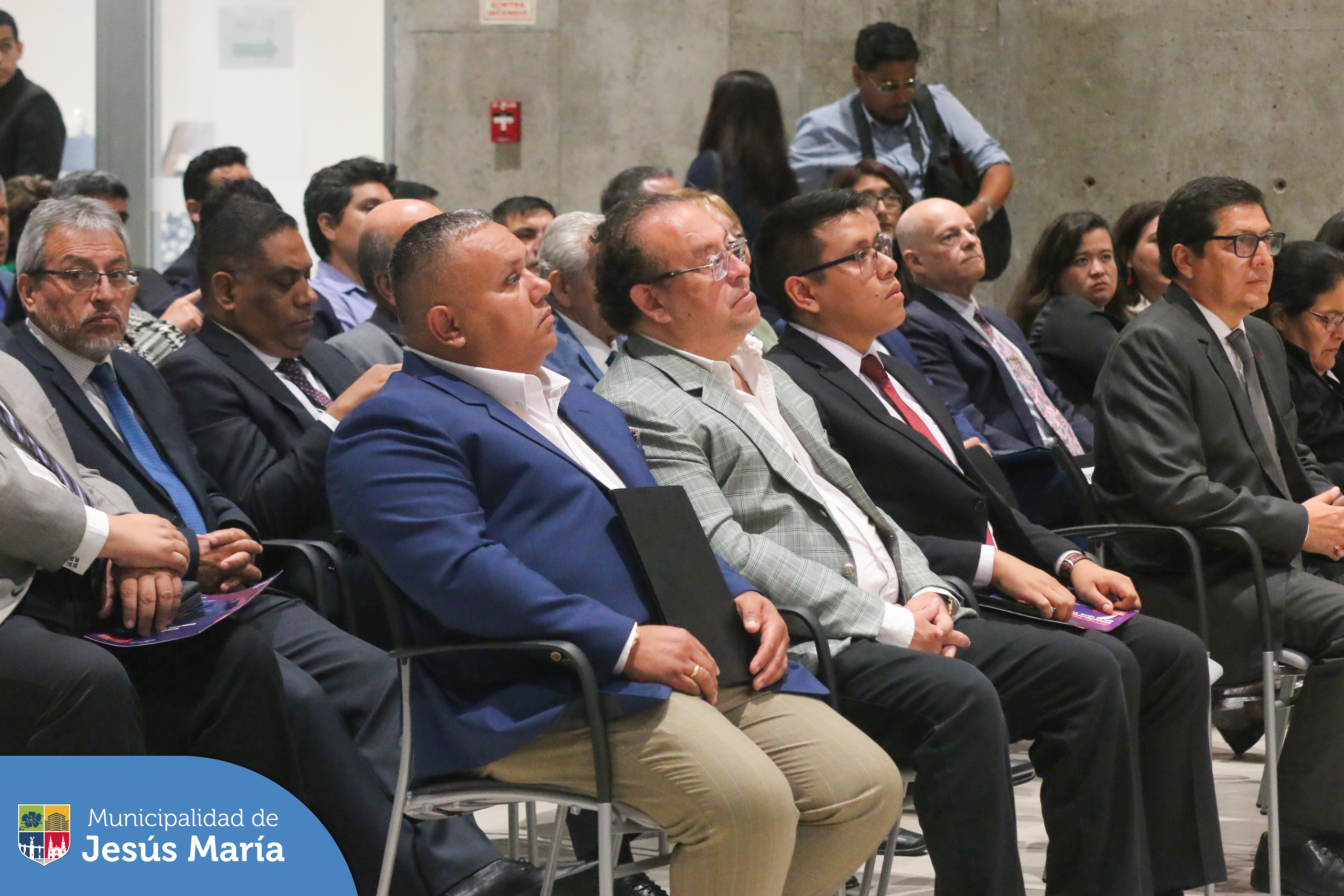 Compartimos los mejores momentos de la décima edición del 🏆 Premio Nacional Democracia Digital 2023, en la recibimos una distinción especial en la categoría Sector Público por nuestra App #JesúsMaríaSomosTodos.
🤩 Esta iniciativa fue desarrollada en beneficio de los vecinos del distrito para que tengan una herramienta más para notificar sus emergencias e incidencias fácilmente. 🗣️💻📱
La puedes descargar hoy mismo 📲
🍎 App Store: http://bit.ly/416QVIP
✅ Play Store: http://bit.ly/3mfWsxF
