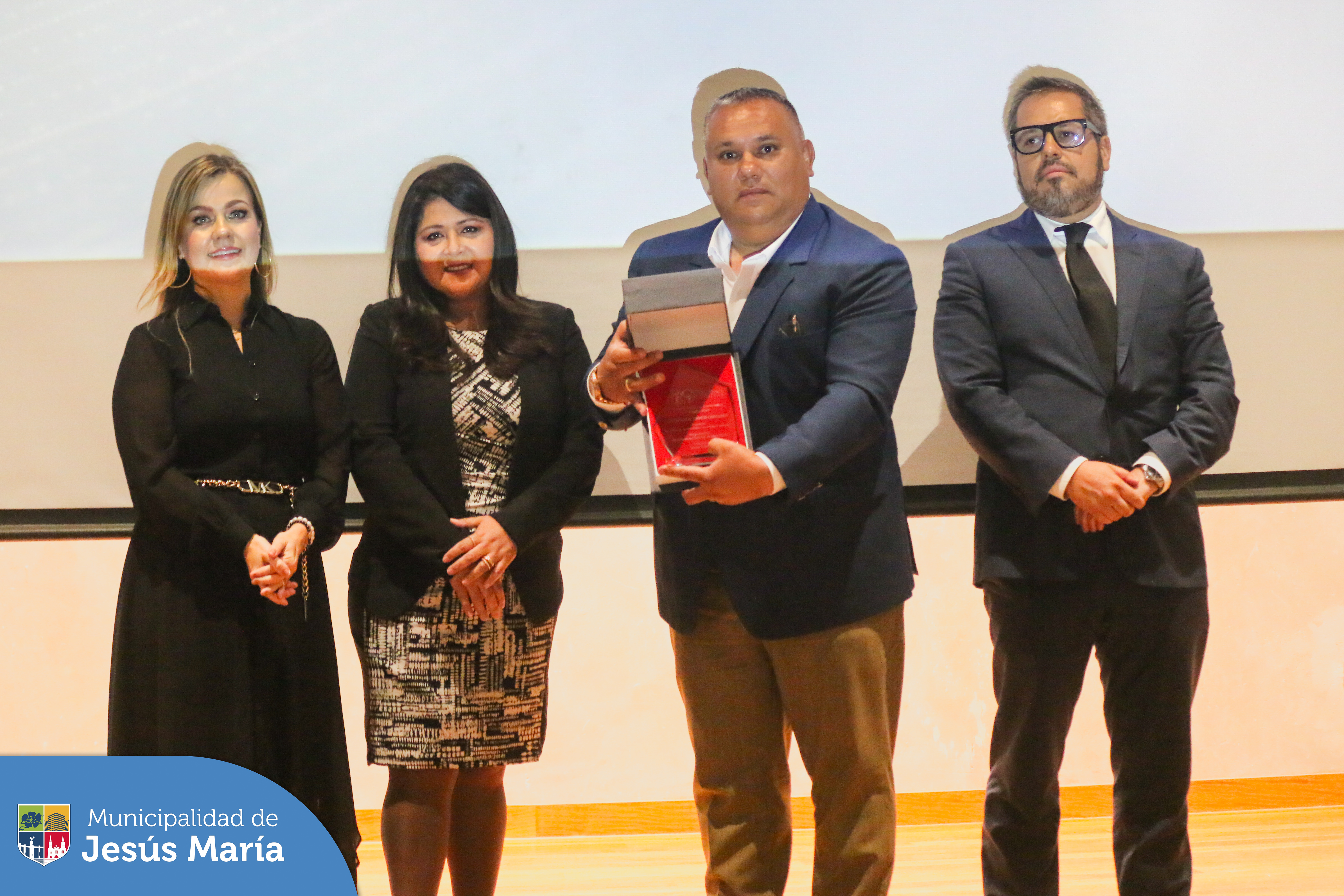 Compartimos los mejores momentos de la décima edición del 🏆 Premio Nacional Democracia Digital 2023, en la recibimos una distinción especial en la categoría Sector Público por nuestra App #JesúsMaríaSomosTodos.
🤩 Esta iniciativa fue desarrollada en beneficio de los vecinos del distrito para que tengan una herramienta más para notificar sus emergencias e incidencias fácilmente. 🗣️💻📱
La puedes descargar hoy mismo 📲
🍎 App Store: http://bit.ly/416QVIP
✅ Play Store: http://bit.ly/3mfWsxF