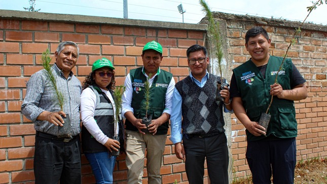 Con la finalidad de fomentar la conciencia ambiental entre sus estudiantes 